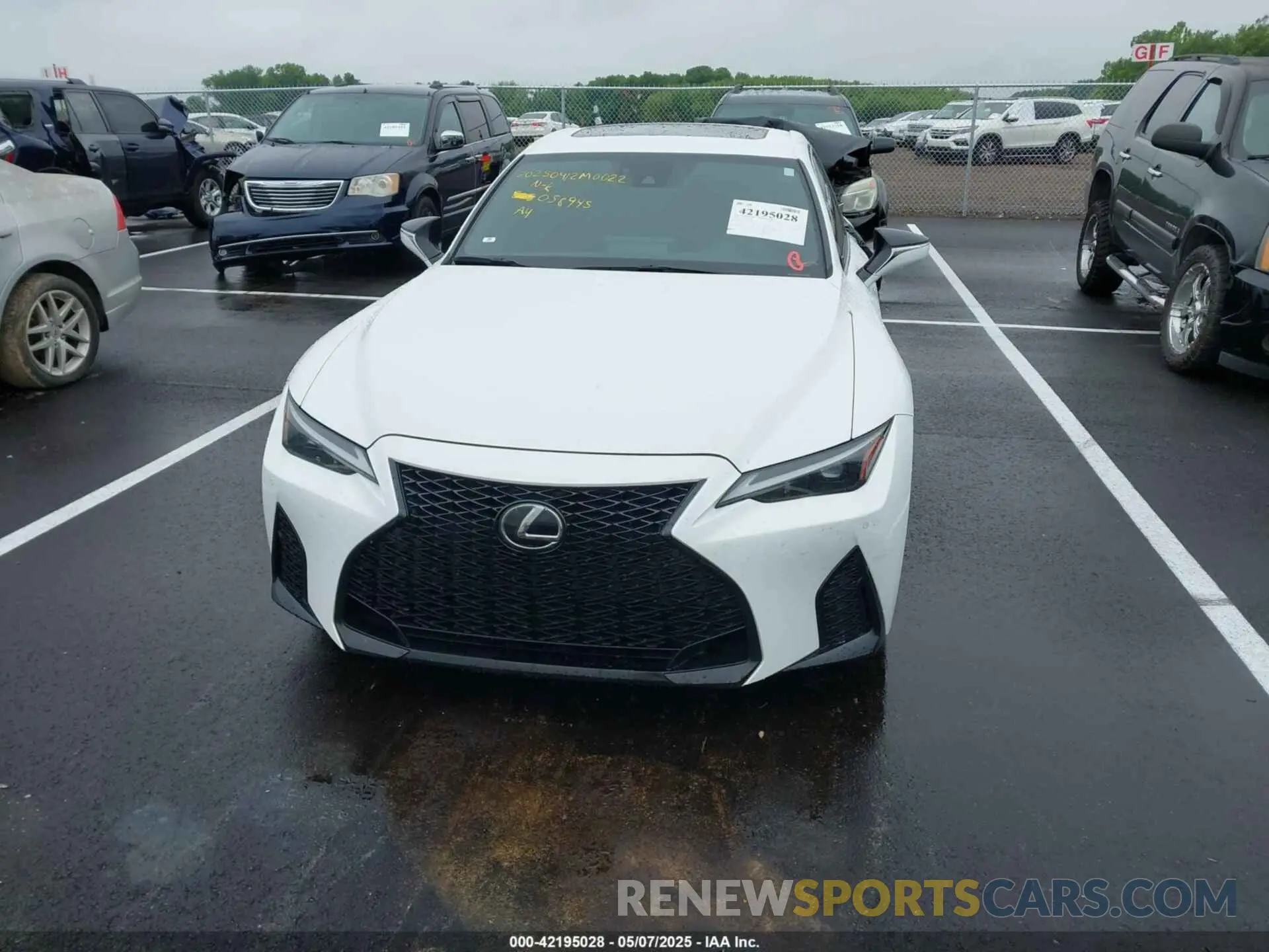 12 fotografías del automóvil dañado JTHGZ1B2XP5058945 LEXUS IS 350 2023