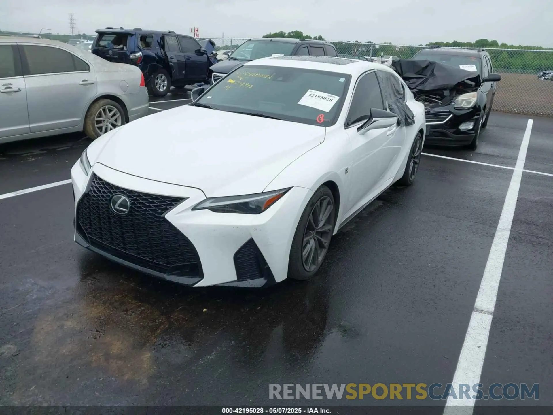2 fotografías del automóvil dañado JTHGZ1B2XP5058945 LEXUS IS 350 2023