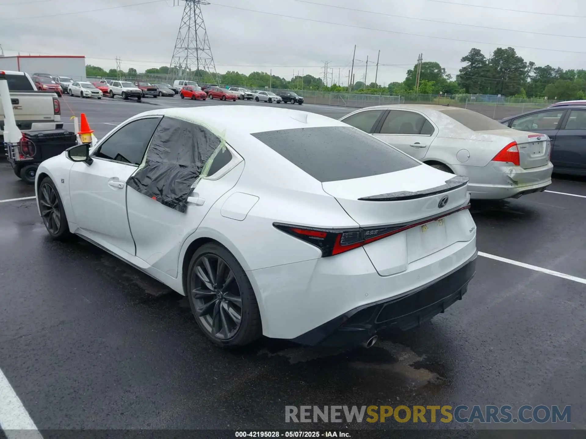 3 fotografías del automóvil dañado JTHGZ1B2XP5058945 LEXUS IS 350 2023