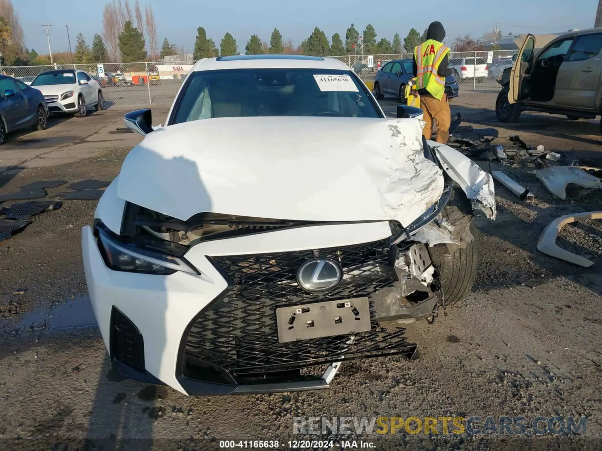 12 fotografías del automóvil dañado JTHGZ1B2XP5059223 LEXUS IS 350 2023