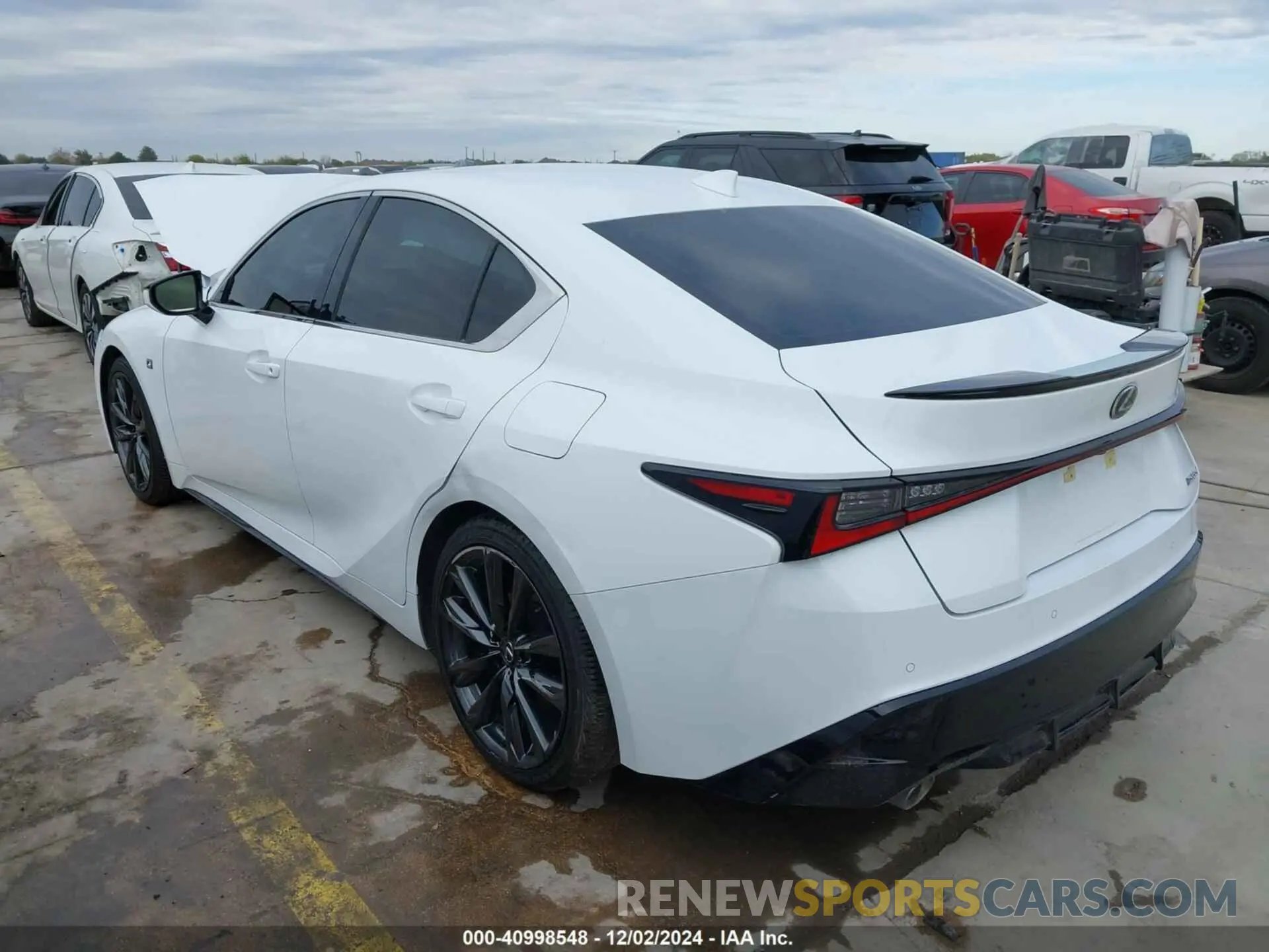 3 fotografías del automóvil dañado JTHGZ1B2XP5059612 LEXUS IS 350 2023