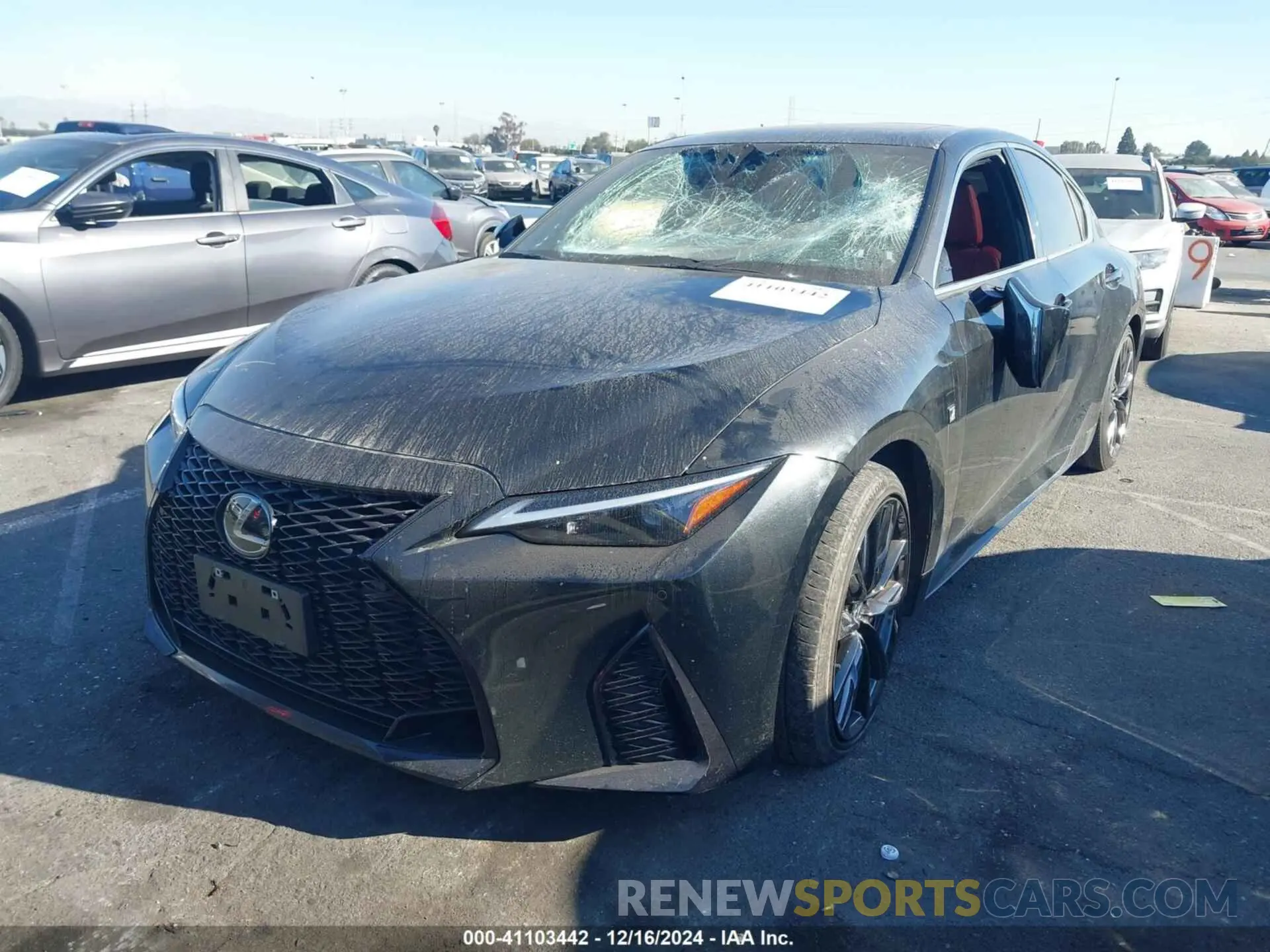2 fotografías del automóvil dañado JTHGZ1B2XP5061098 LEXUS IS 350 2023