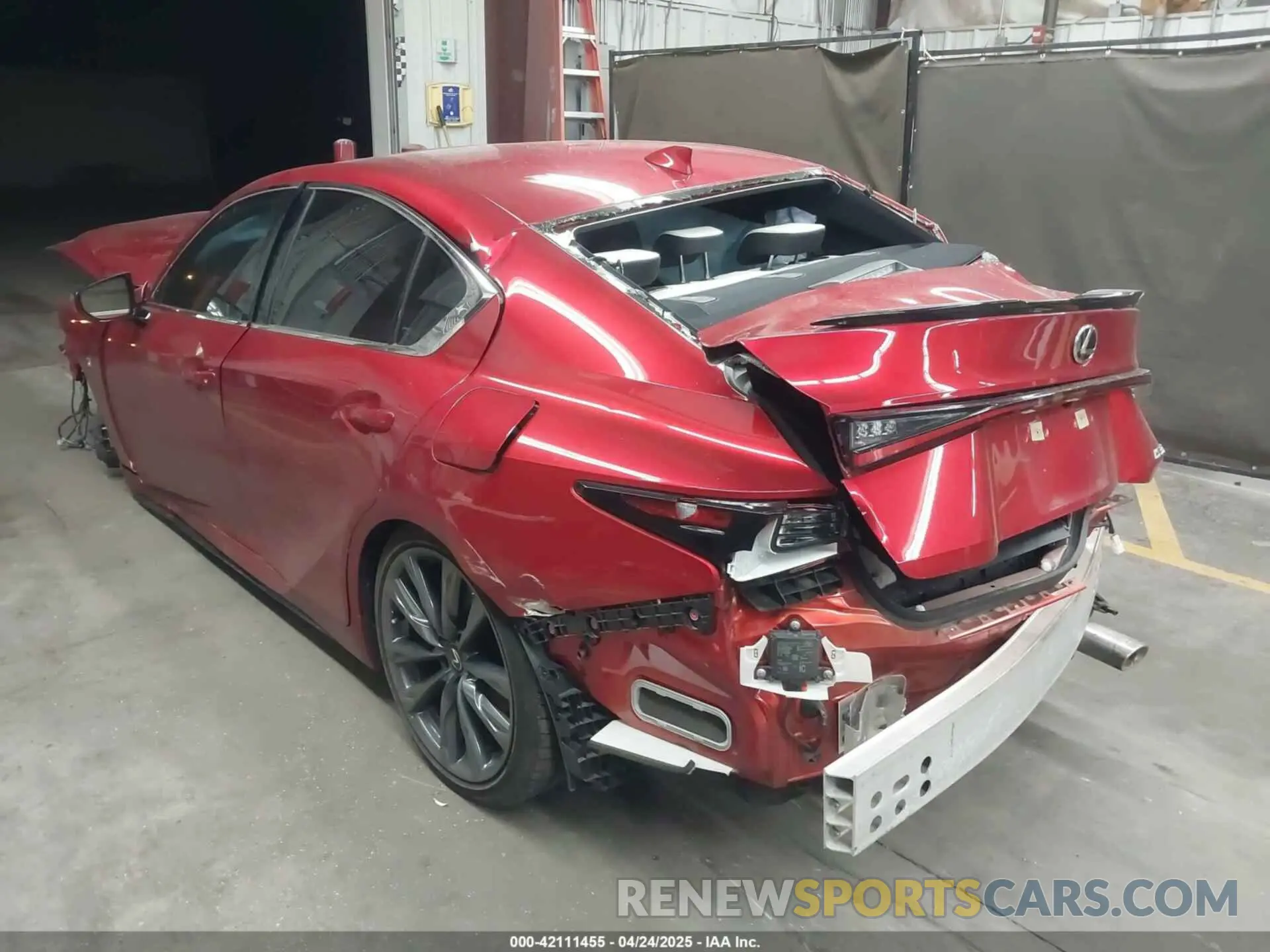 3 fotografías del automóvil dañado JTHGZ1B2XP5064664 LEXUS IS 350 2023