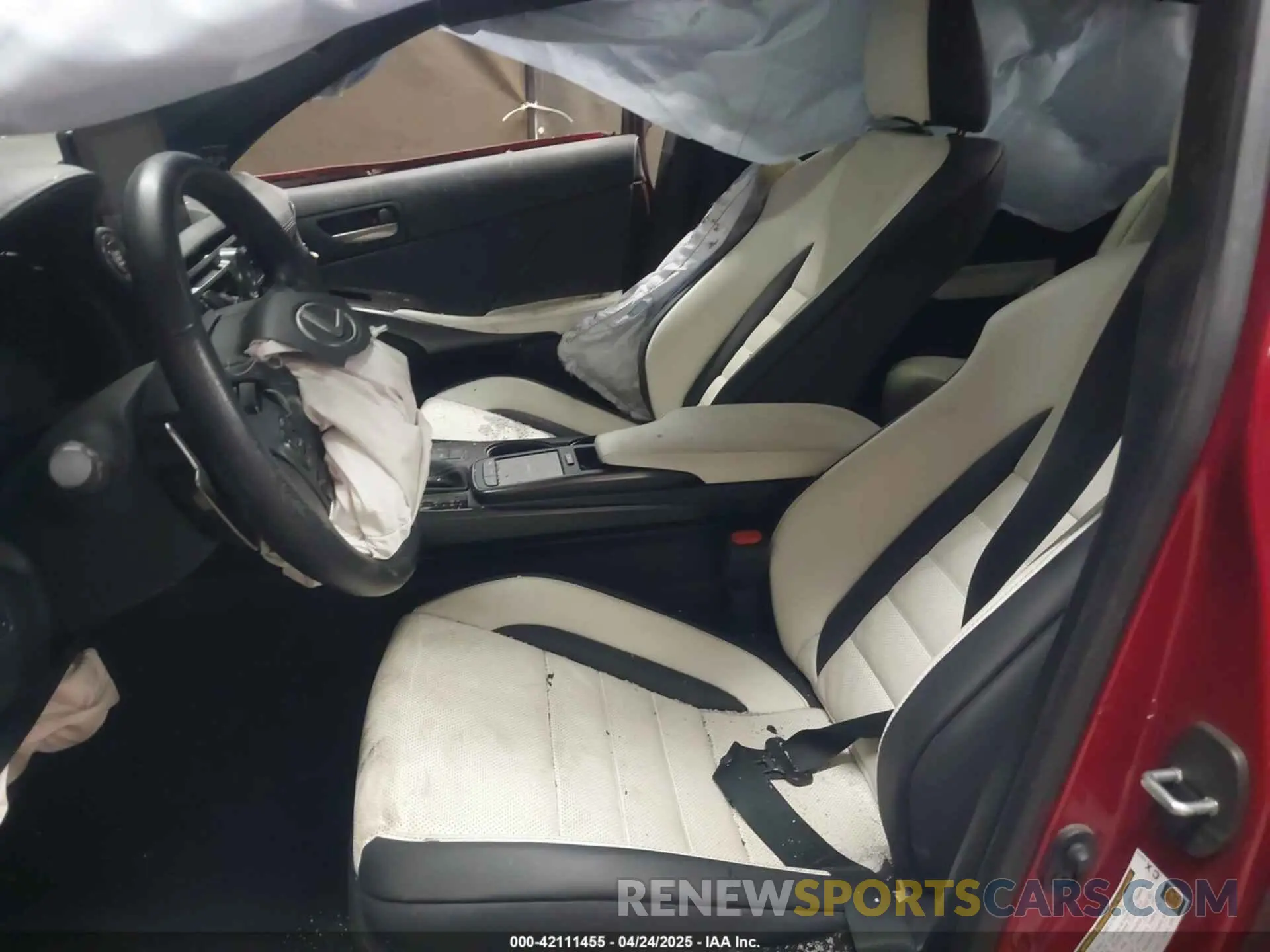 5 fotografías del automóvil dañado JTHGZ1B2XP5064664 LEXUS IS 350 2023
