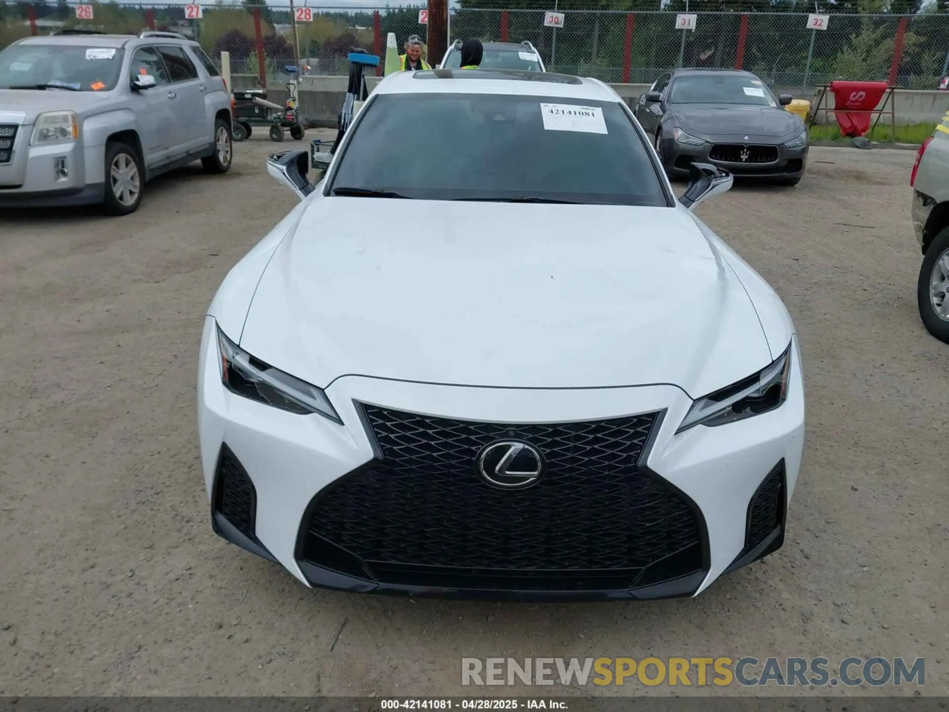 12 fotografías del automóvil dañado JTHGZ1E22P5029273 LEXUS IS 350 2023