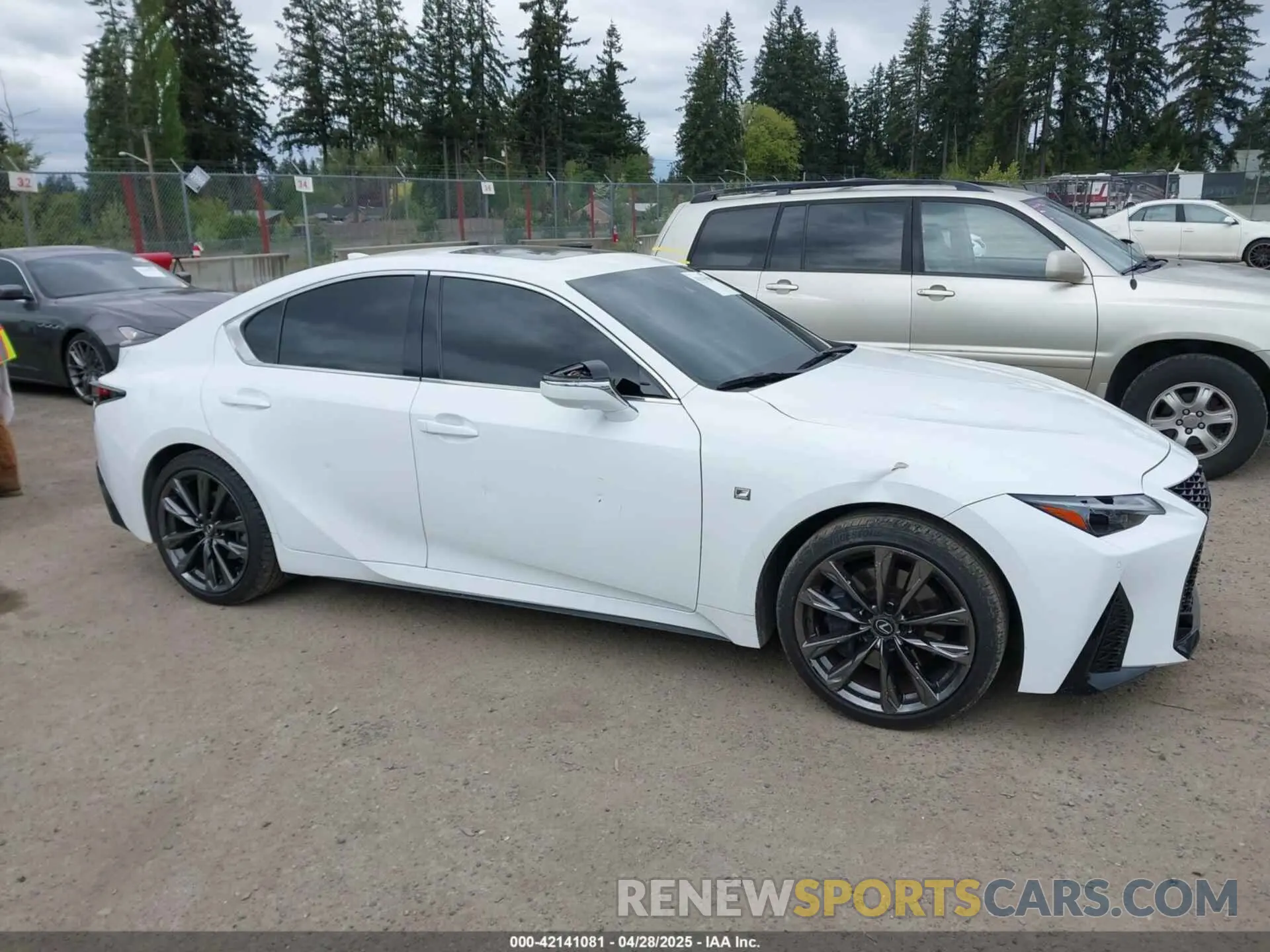 13 fotografías del automóvil dañado JTHGZ1E22P5029273 LEXUS IS 350 2023