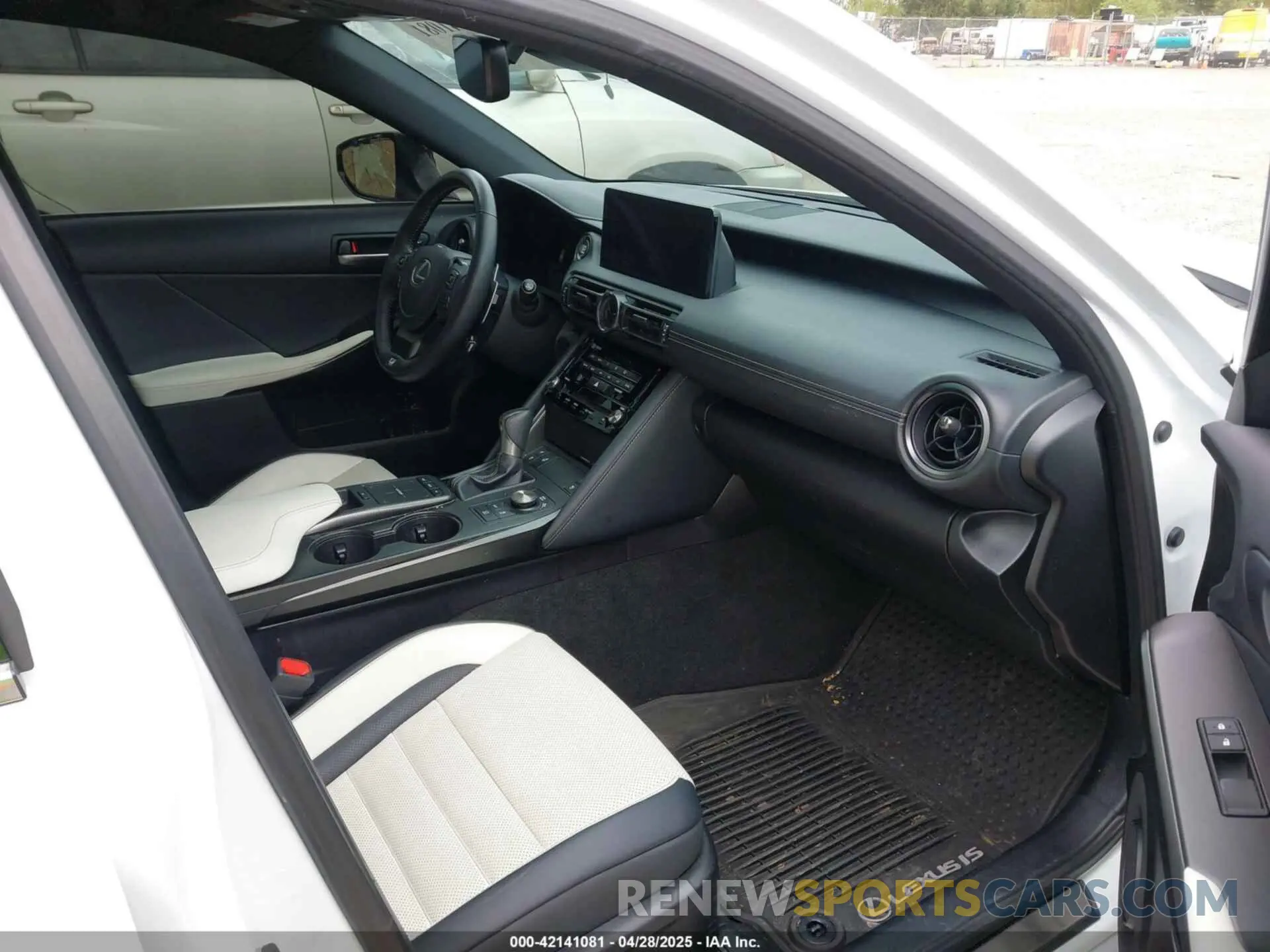 5 fotografías del automóvil dañado JTHGZ1E22P5029273 LEXUS IS 350 2023