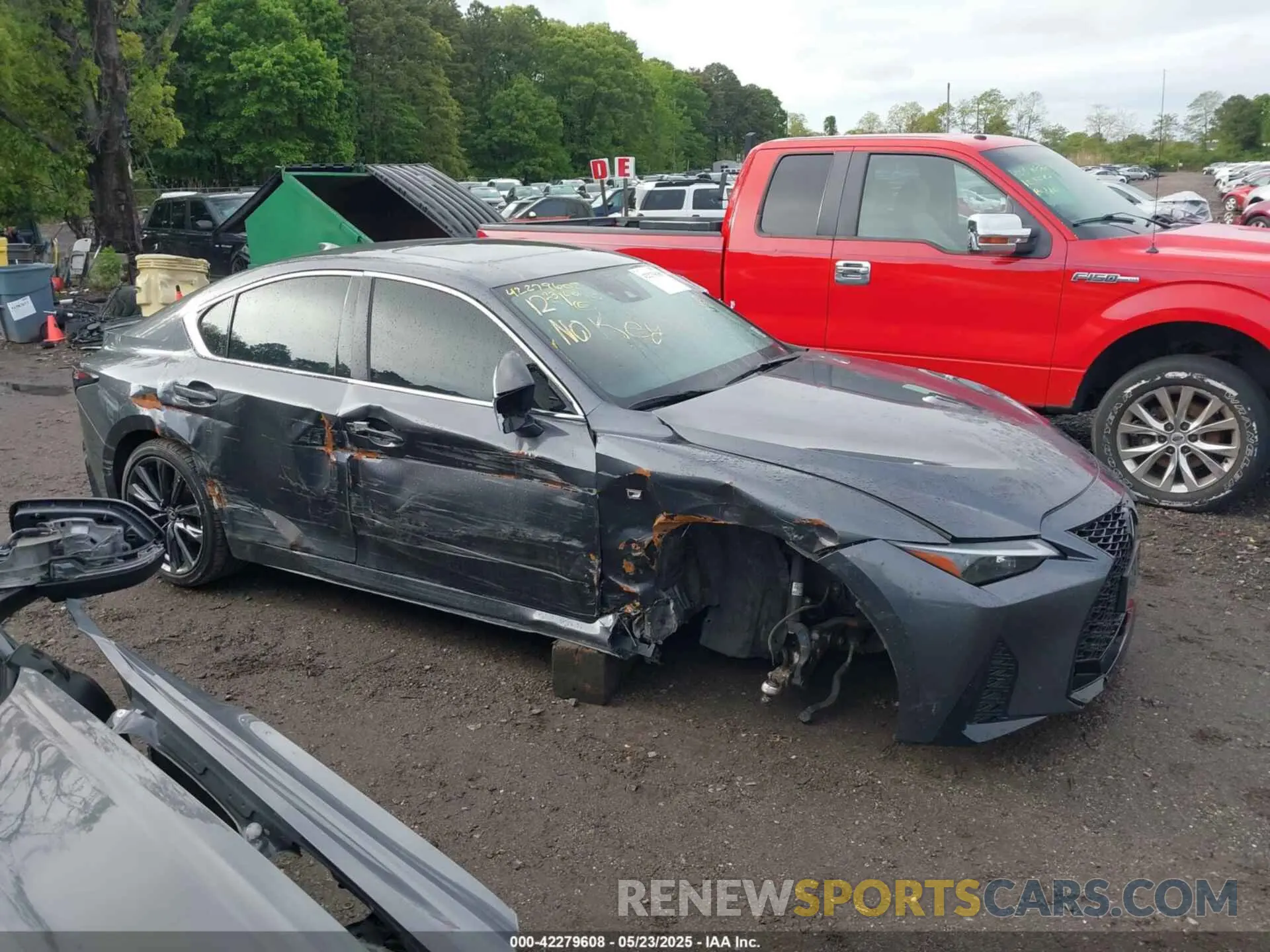12 fotografías del automóvil dañado JTHGZ1E23P5028570 LEXUS IS 350 2023