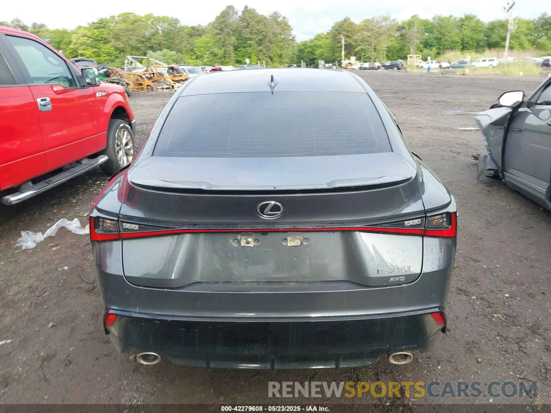 15 fotografías del automóvil dañado JTHGZ1E23P5028570 LEXUS IS 350 2023