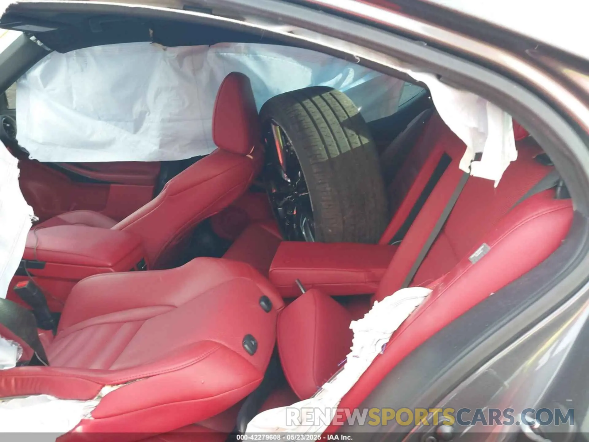 8 fotografías del automóvil dañado JTHGZ1E23P5028570 LEXUS IS 350 2023