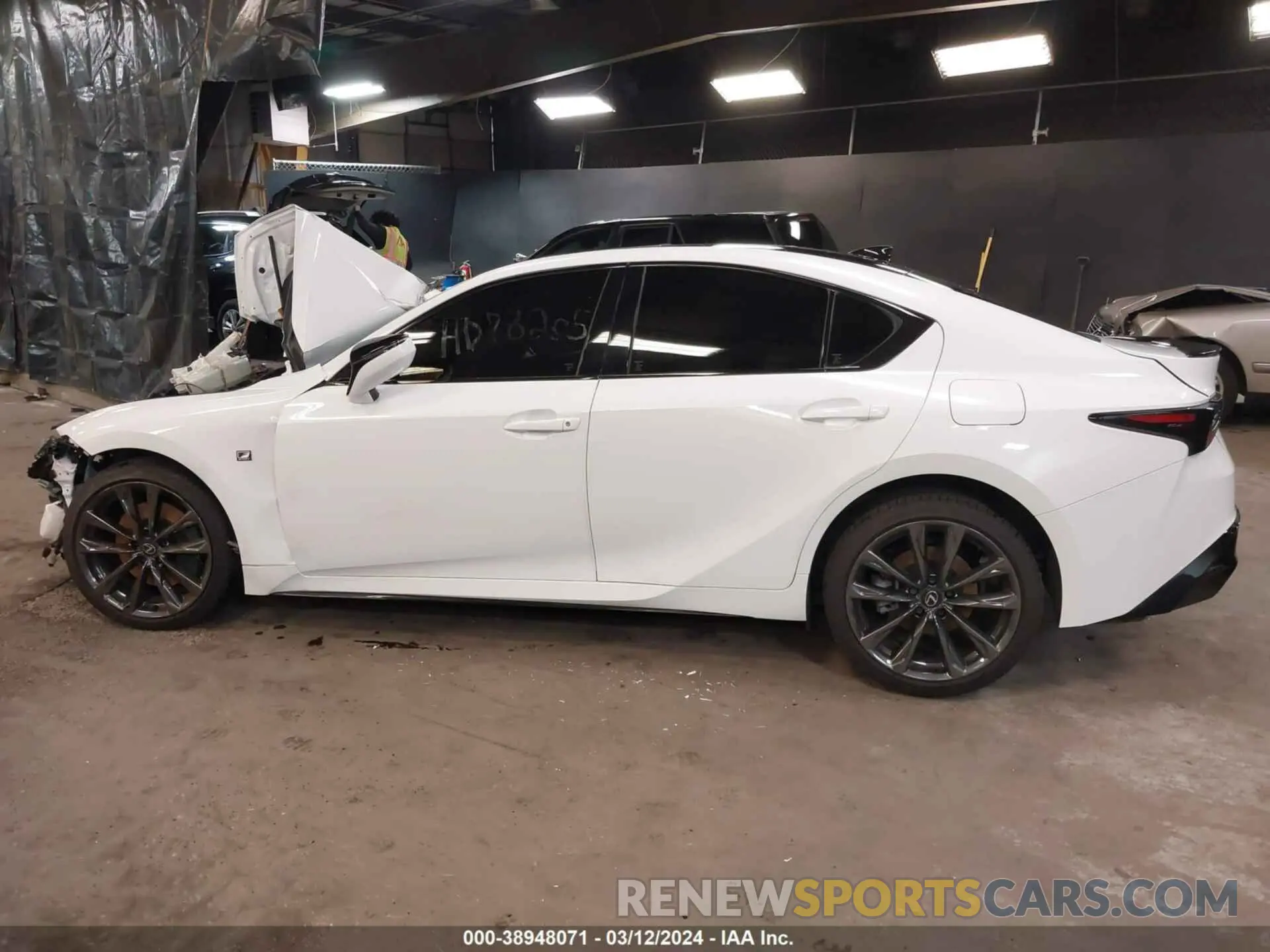 14 fotografías del automóvil dañado JTHGZ1E27P5029270 LEXUS IS 350 2023