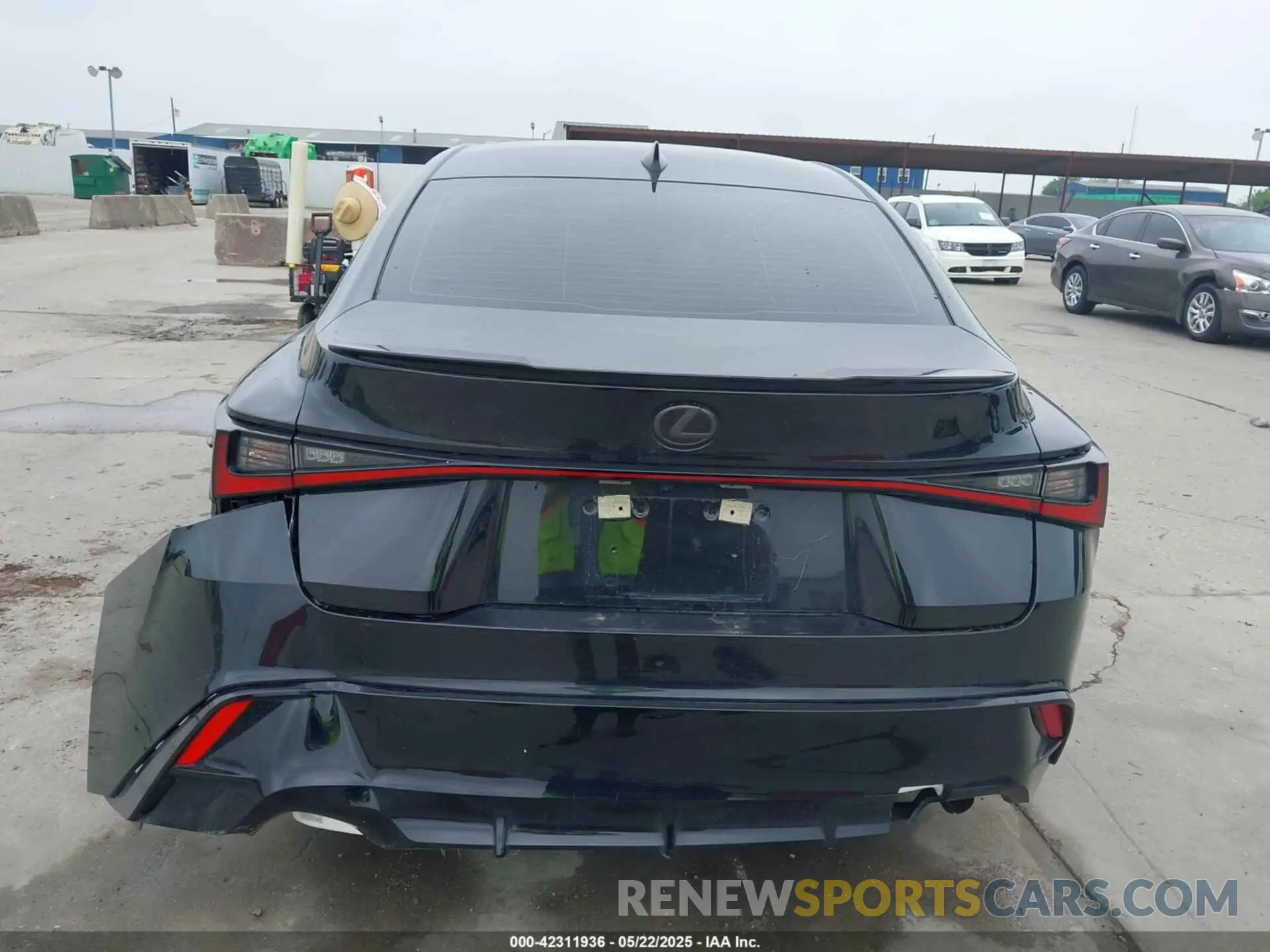 16 fotografías del automóvil dañado JTHBZ1B20R5080465 LEXUS IS 350 2024