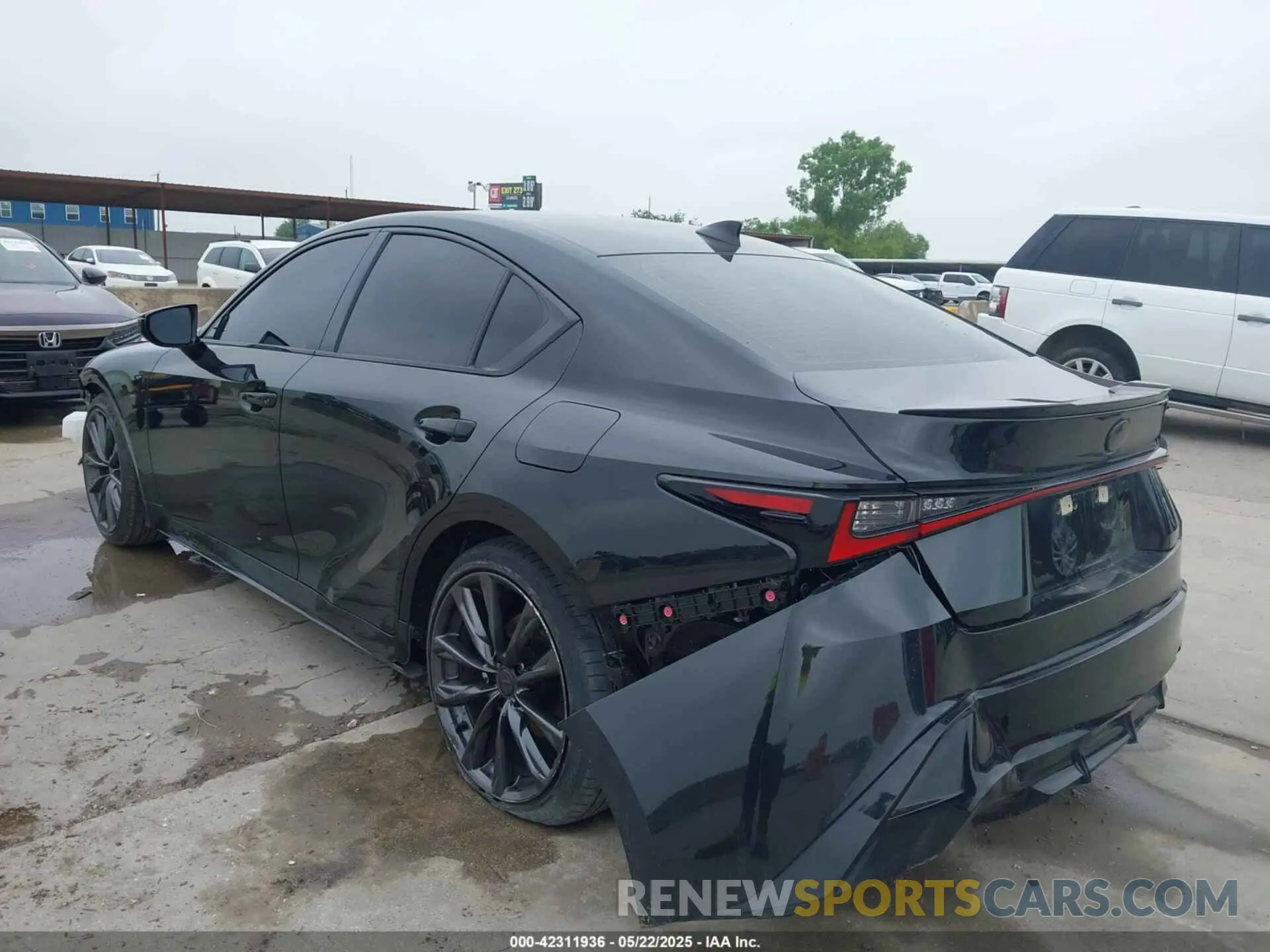 3 fotografías del automóvil dañado JTHBZ1B20R5080465 LEXUS IS 350 2024