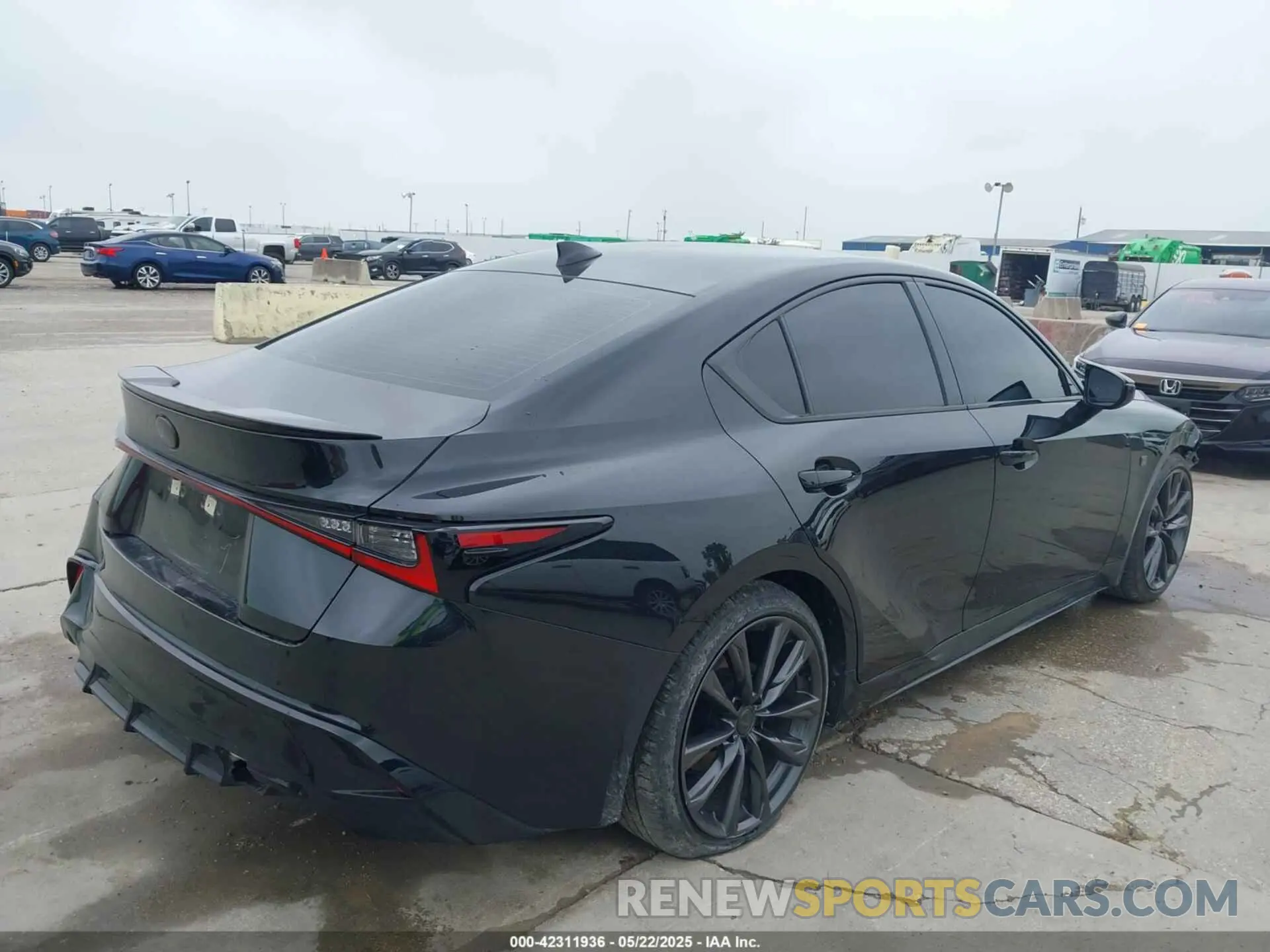 4 fotografías del automóvil dañado JTHBZ1B20R5080465 LEXUS IS 350 2024