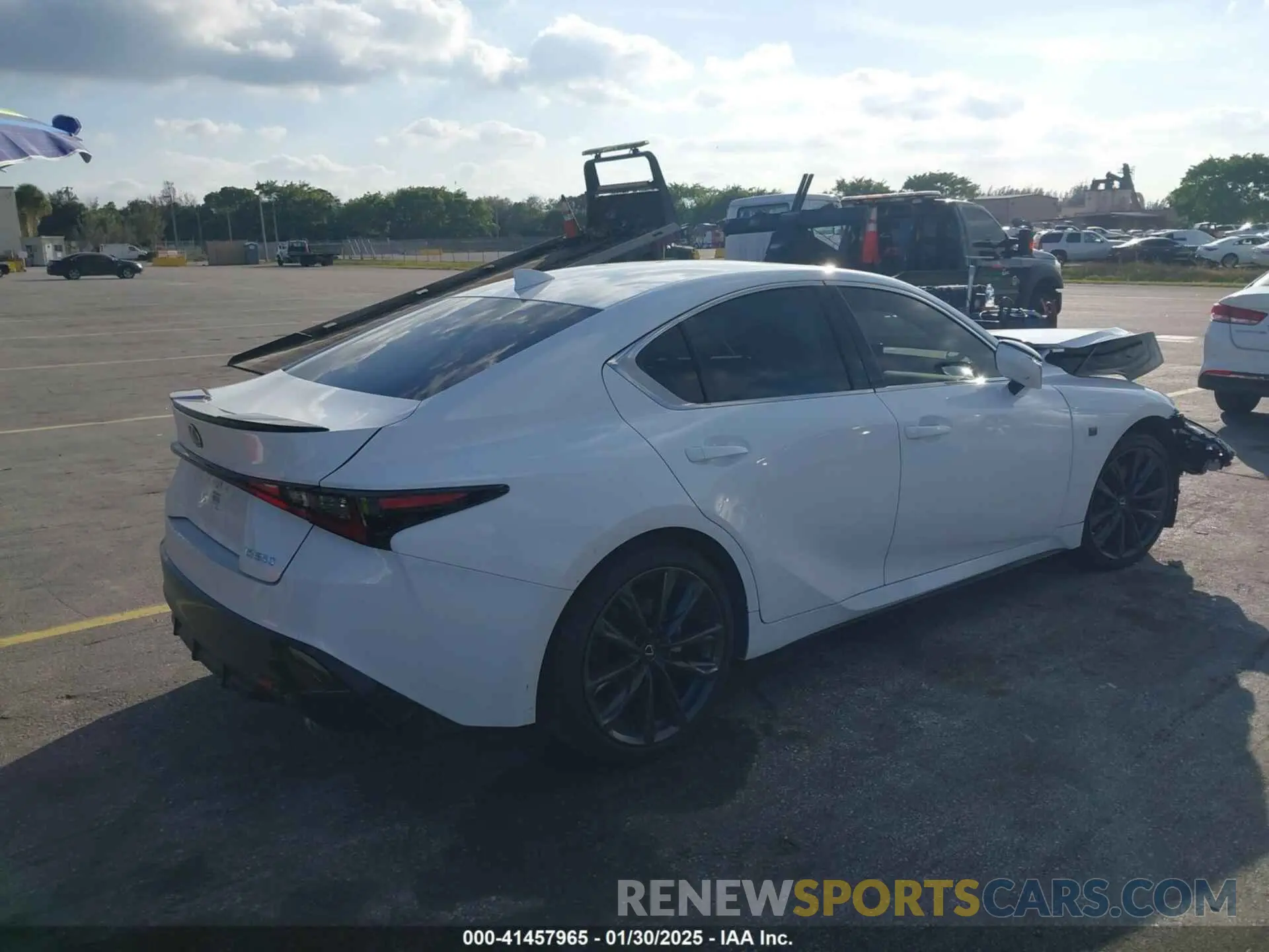 4 fotografías del automóvil dañado JTHBZ1B21R5079910 LEXUS IS 350 2024
