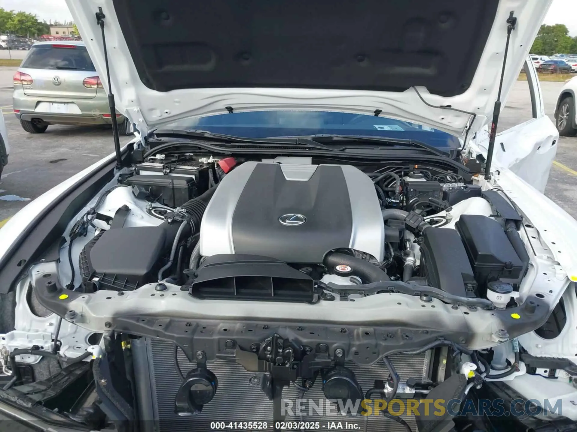 10 fotografías del automóvil dañado JTHBZ1B23R5080900 LEXUS IS 350 2024