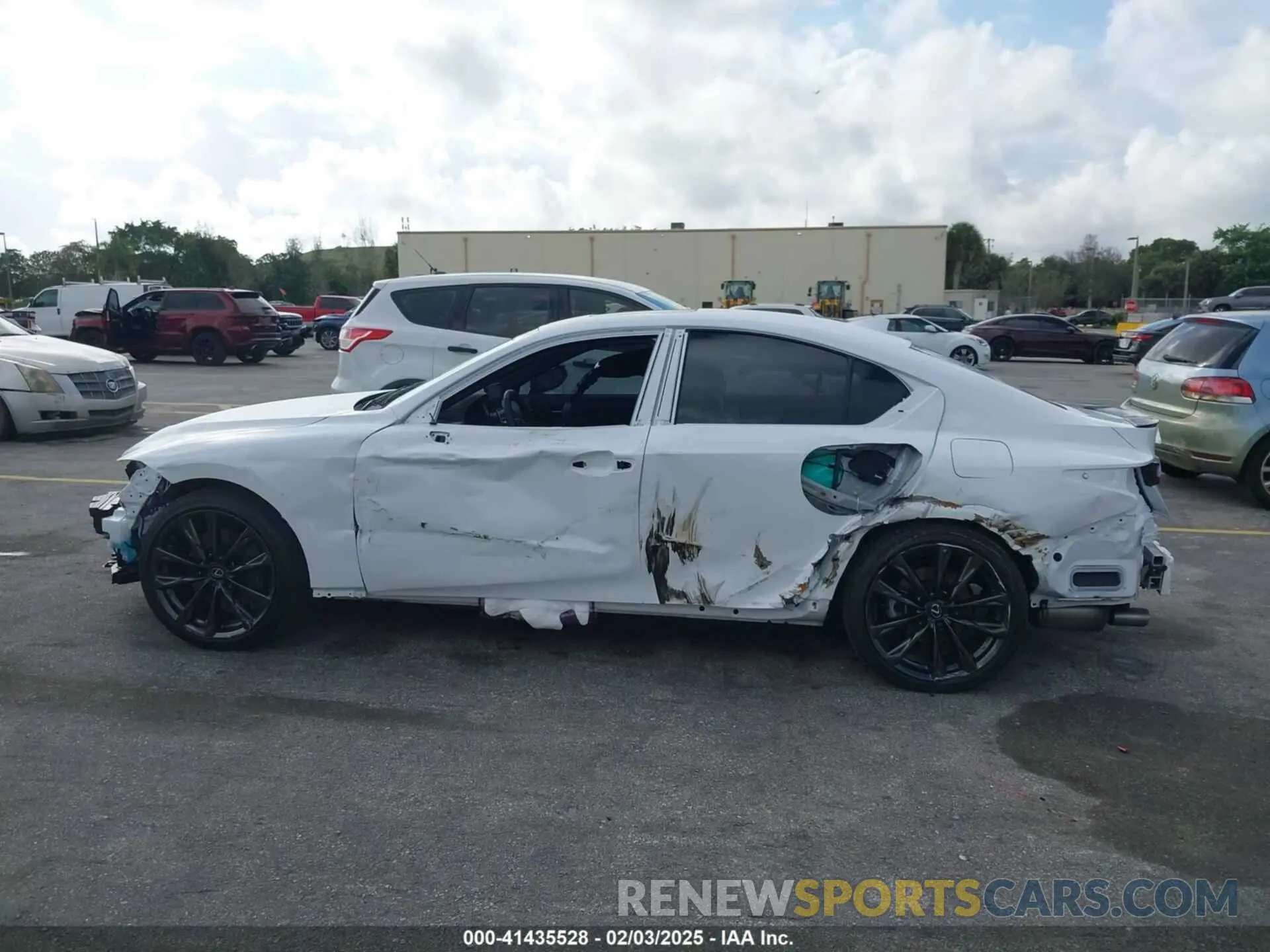15 fotografías del automóvil dañado JTHBZ1B23R5080900 LEXUS IS 350 2024