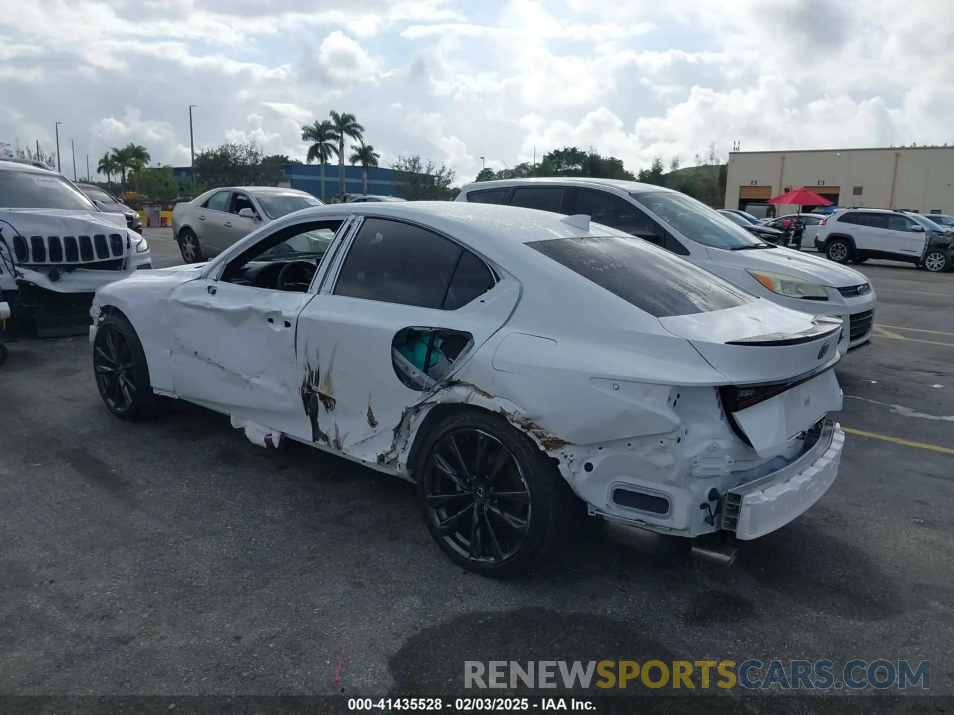3 fotografías del automóvil dañado JTHBZ1B23R5080900 LEXUS IS 350 2024