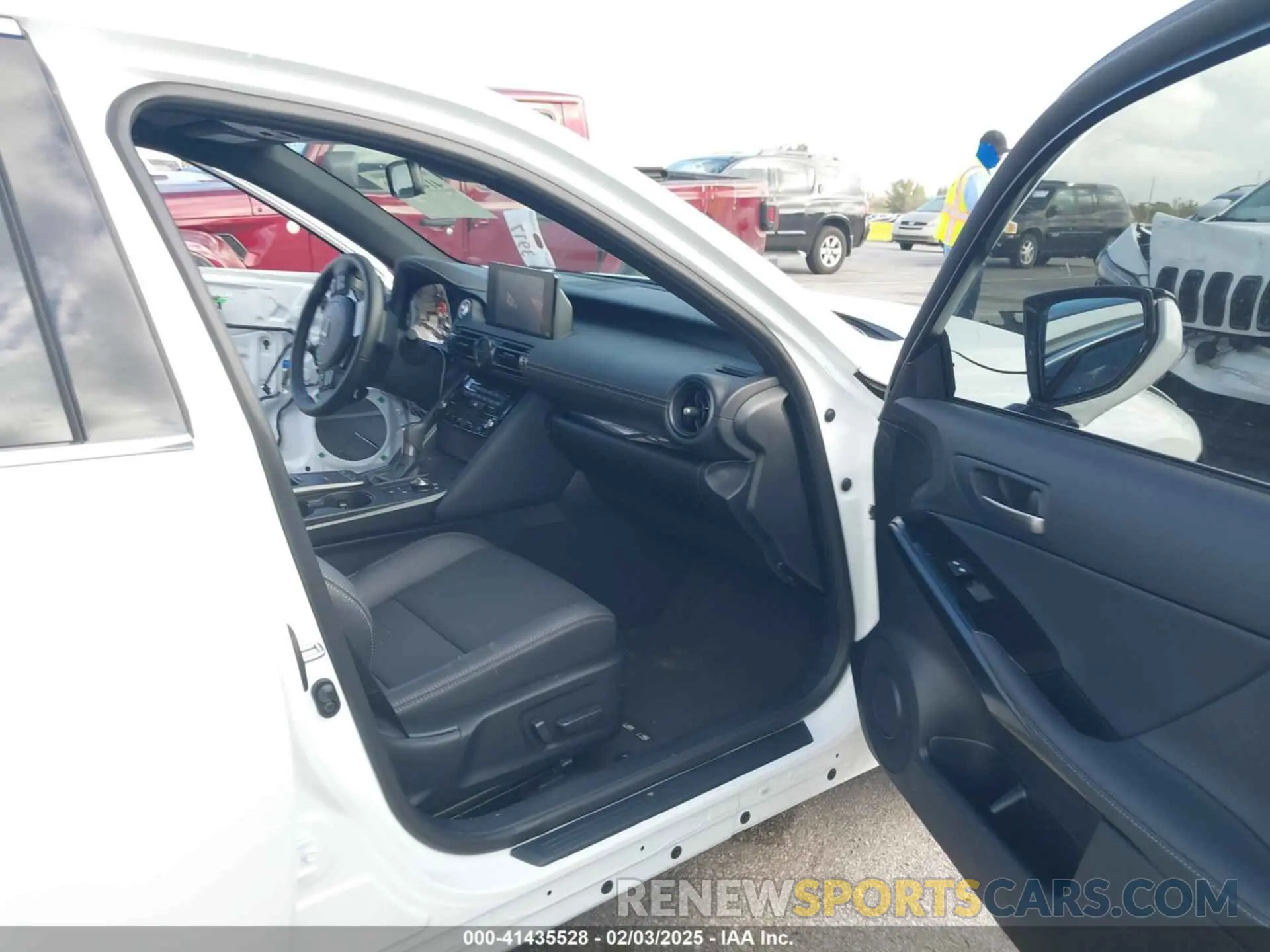 5 fotografías del automóvil dañado JTHBZ1B23R5080900 LEXUS IS 350 2024