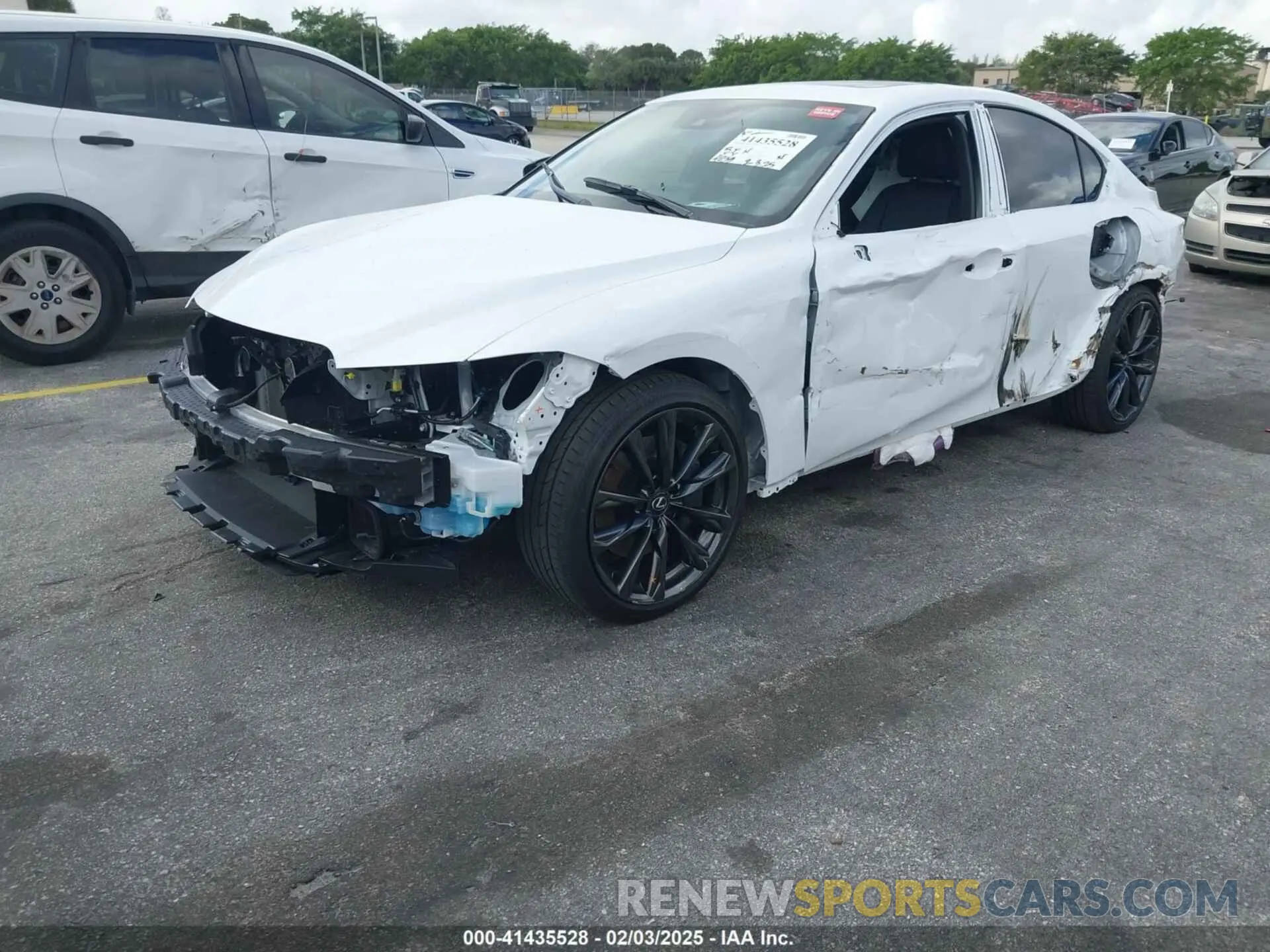 6 fotografías del automóvil dañado JTHBZ1B23R5080900 LEXUS IS 350 2024
