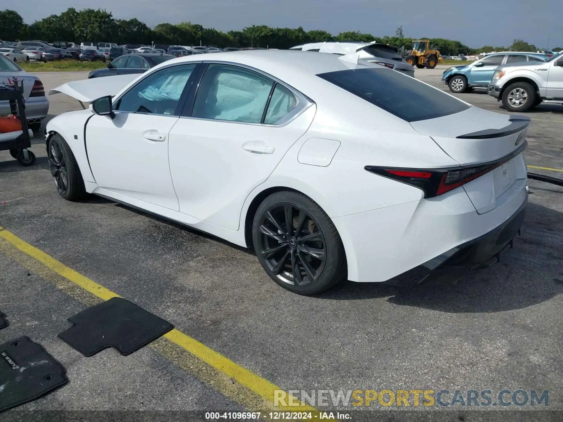 3 fotografías del automóvil dañado JTHBZ1B25R5077030 LEXUS IS 350 2024
