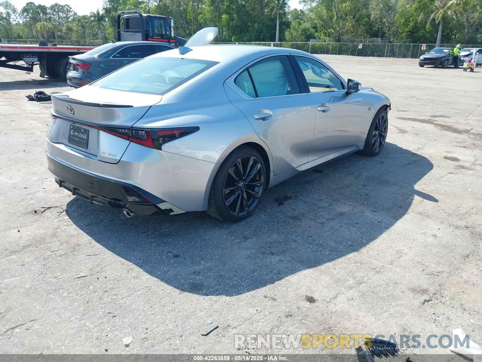 4 fotografías del automóvil dañado JTHBZ1B25R5079232 LEXUS IS 350 2024