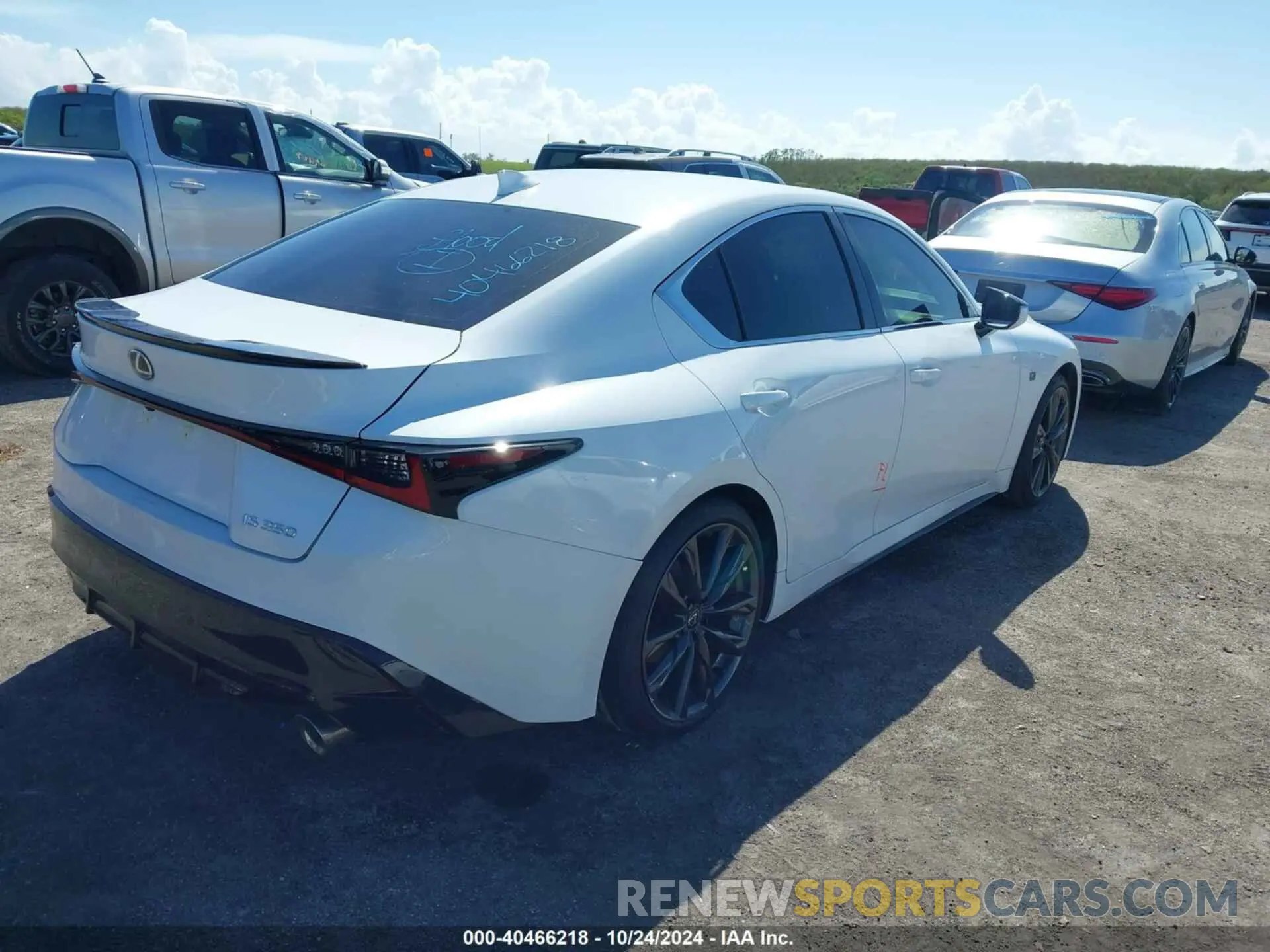 4 fotografías del automóvil dañado JTHBZ1B27R5078518 LEXUS IS 350 2024