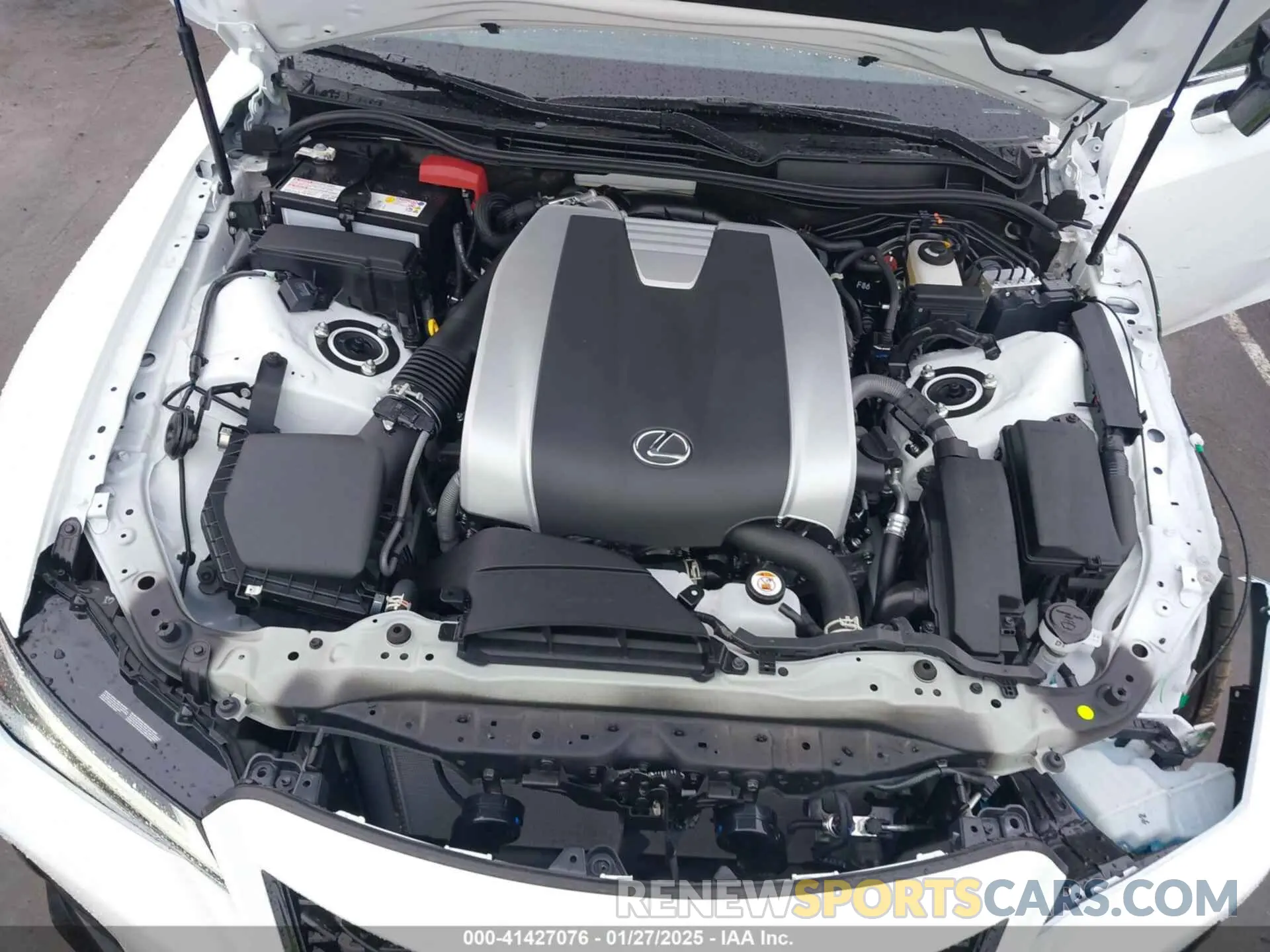 10 fotografías del automóvil dañado JTHBZ1B27R5081998 LEXUS IS 350 2024