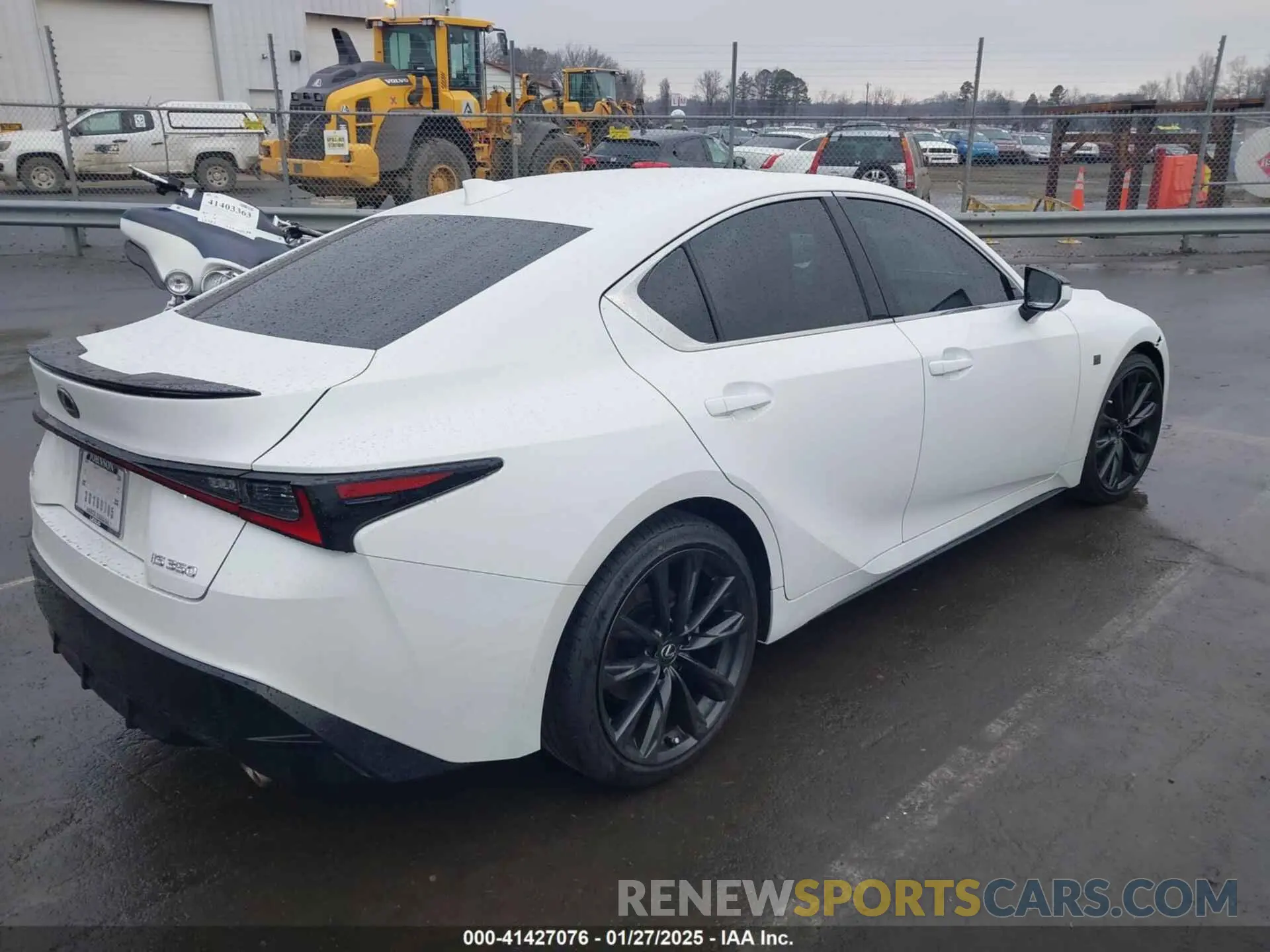 4 fotografías del automóvil dañado JTHBZ1B27R5081998 LEXUS IS 350 2024
