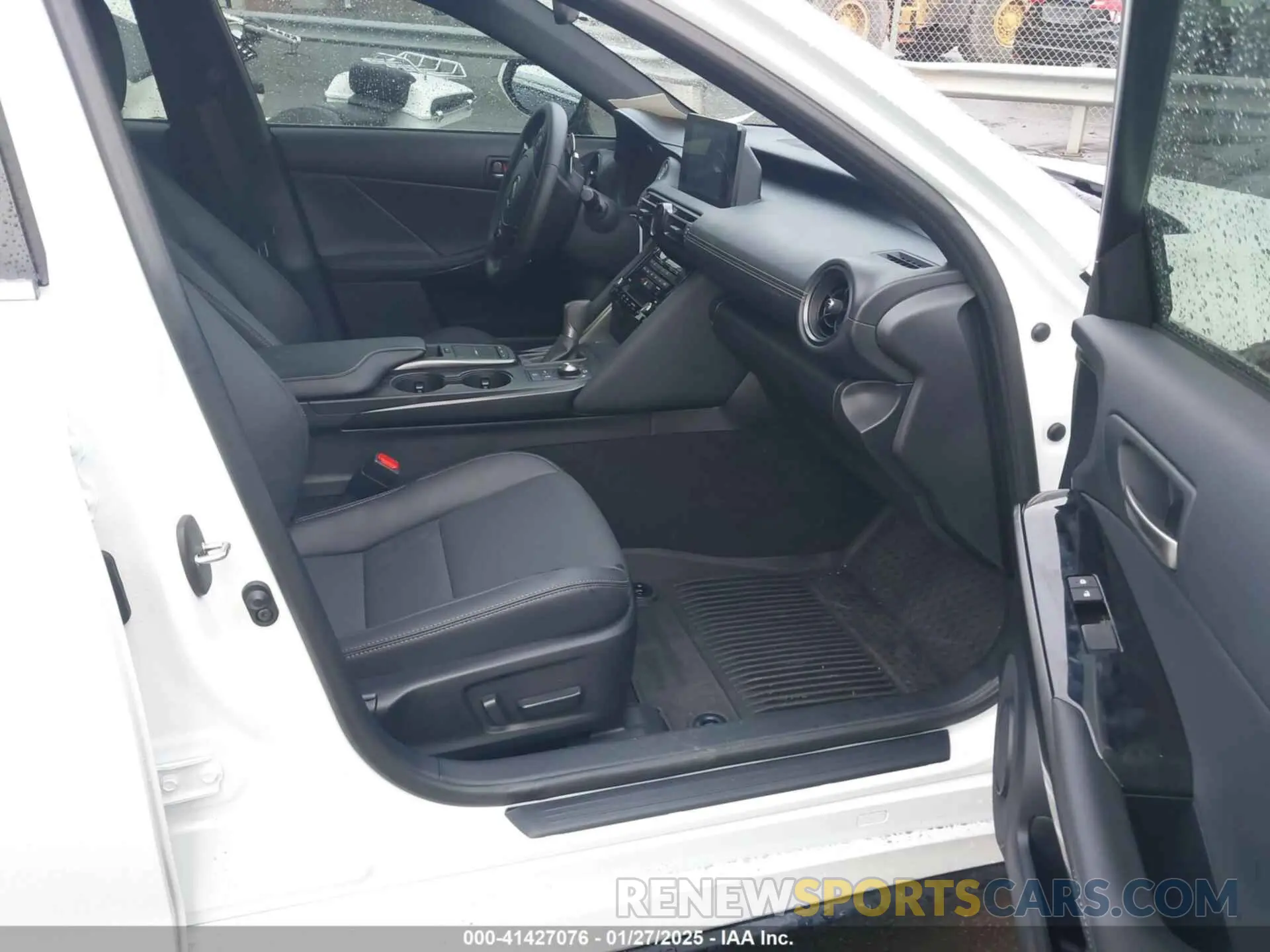 5 fotografías del automóvil dañado JTHBZ1B27R5081998 LEXUS IS 350 2024