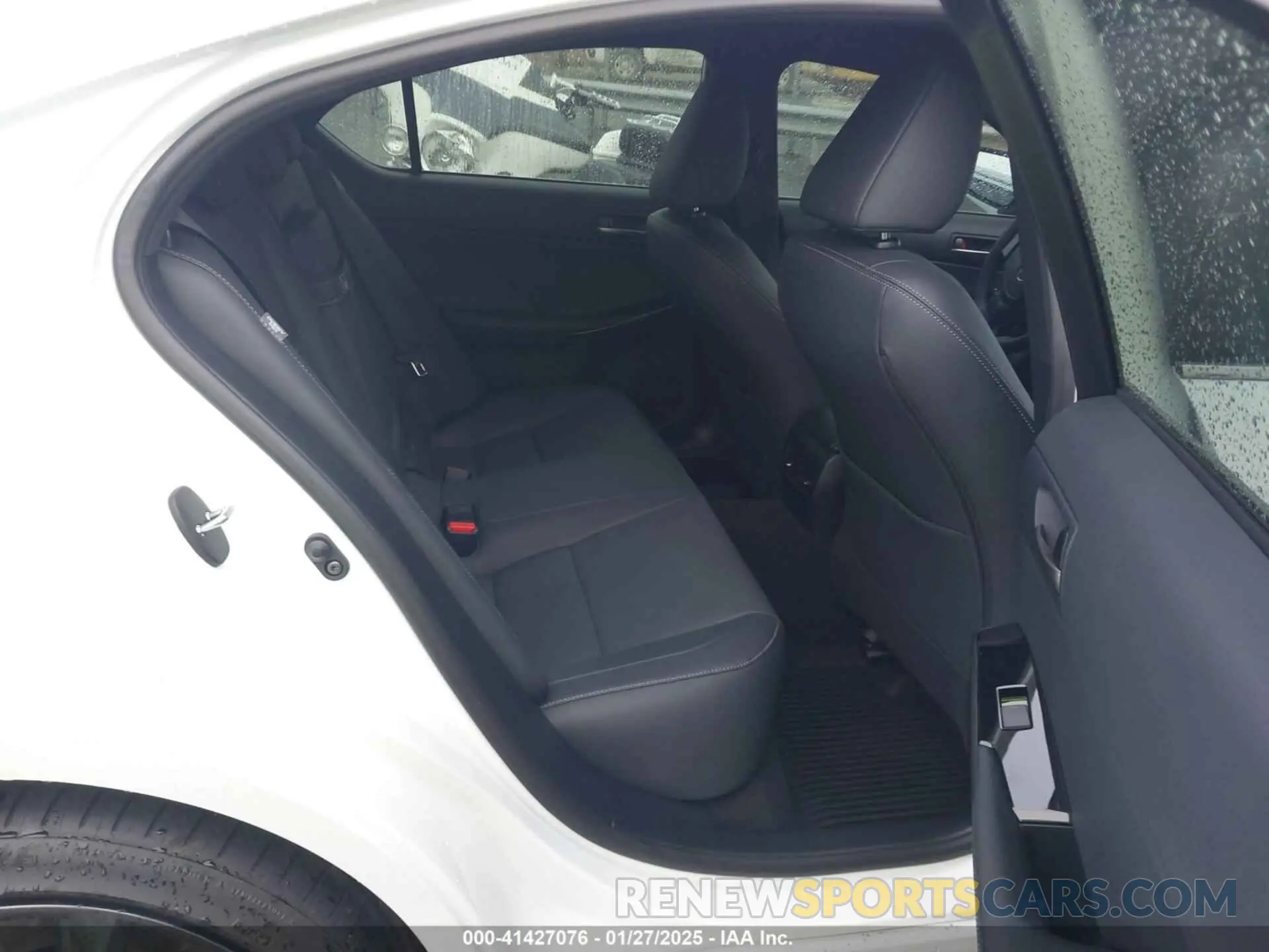 8 fotografías del automóvil dañado JTHBZ1B27R5081998 LEXUS IS 350 2024