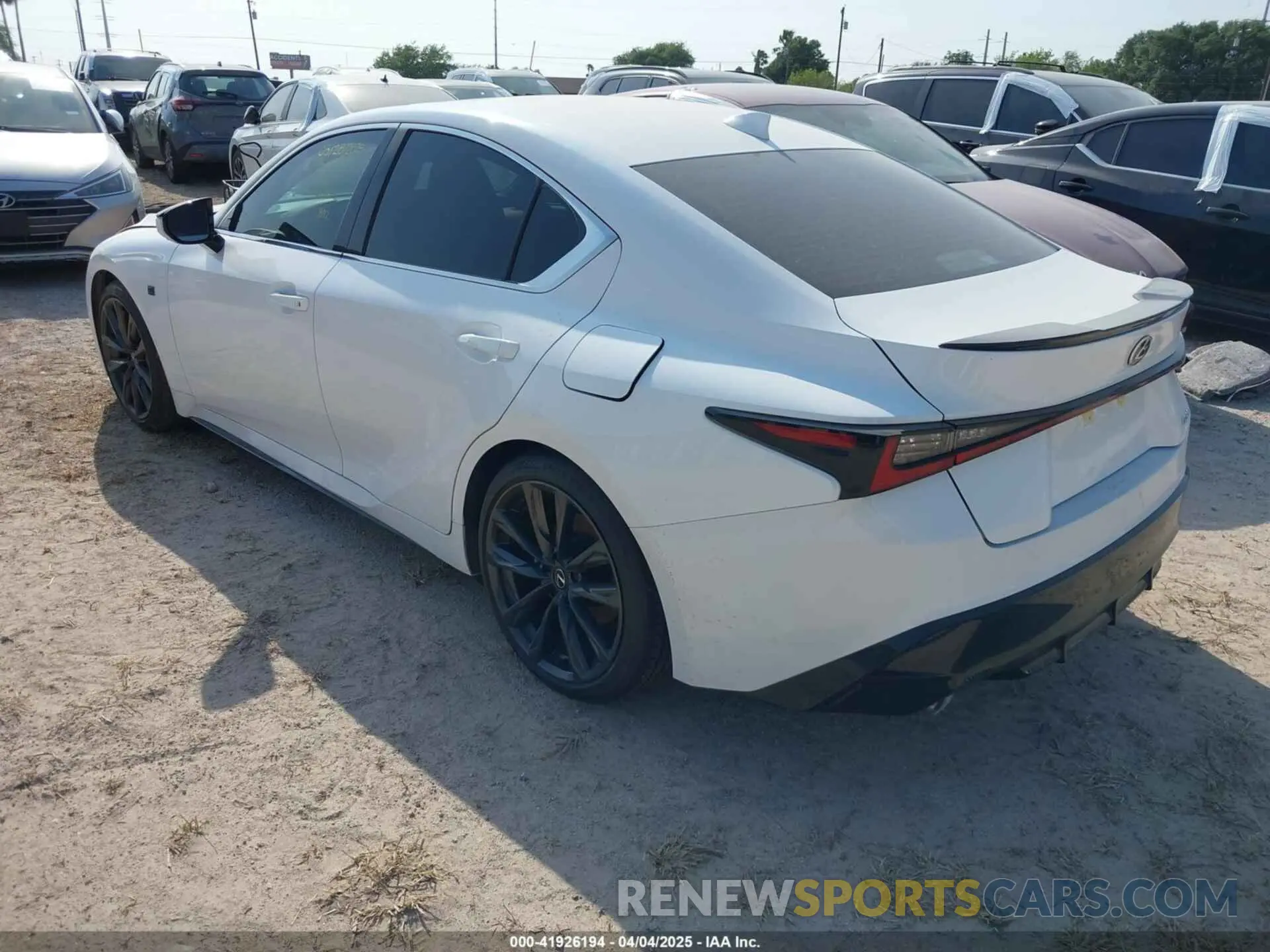 3 fotografías del automóvil dañado JTHBZ1B29R5080531 LEXUS IS 350 2024