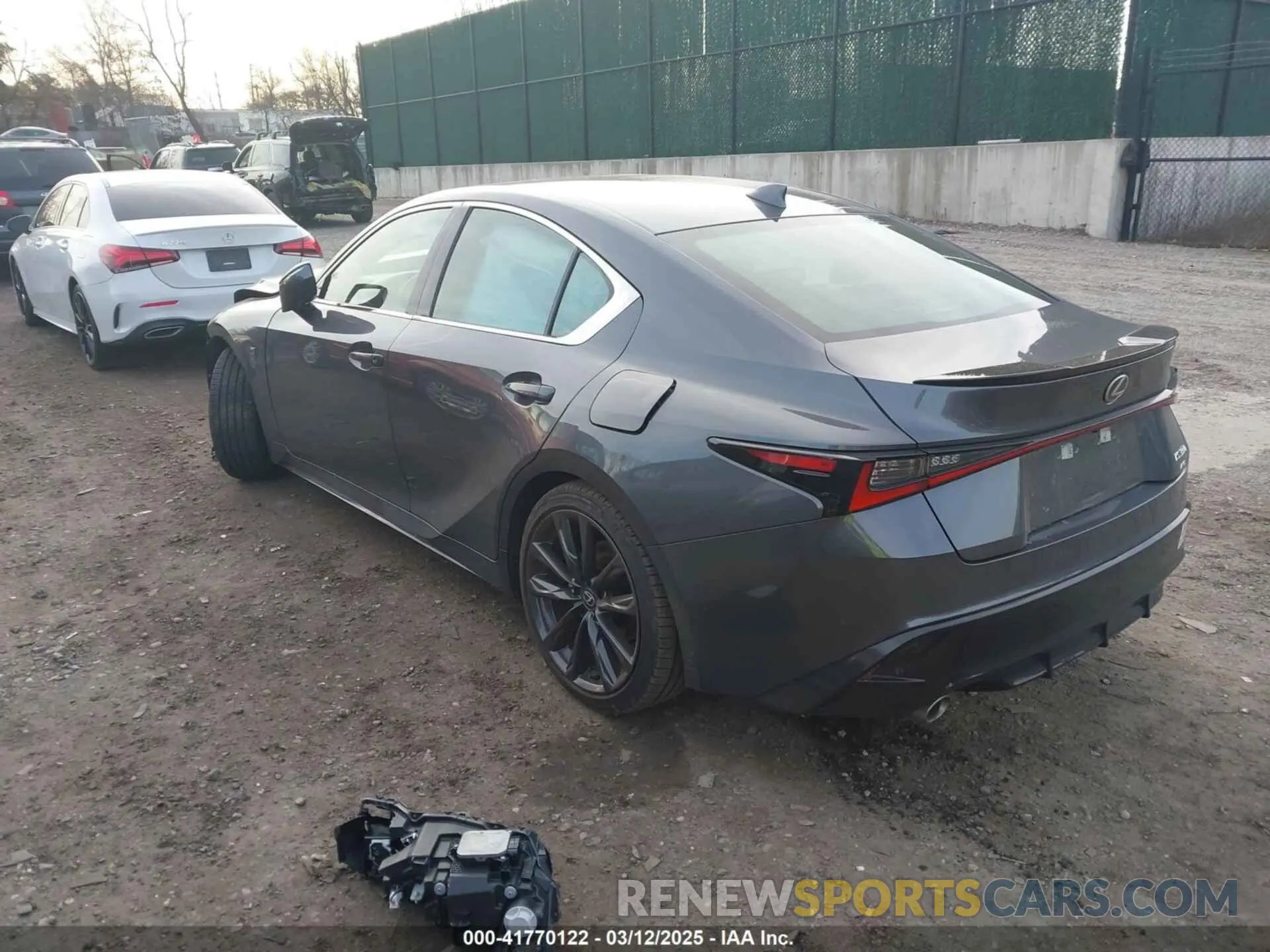 3 fotografías del automóvil dañado JTHBZ1E24R5035556 LEXUS IS 350 2024