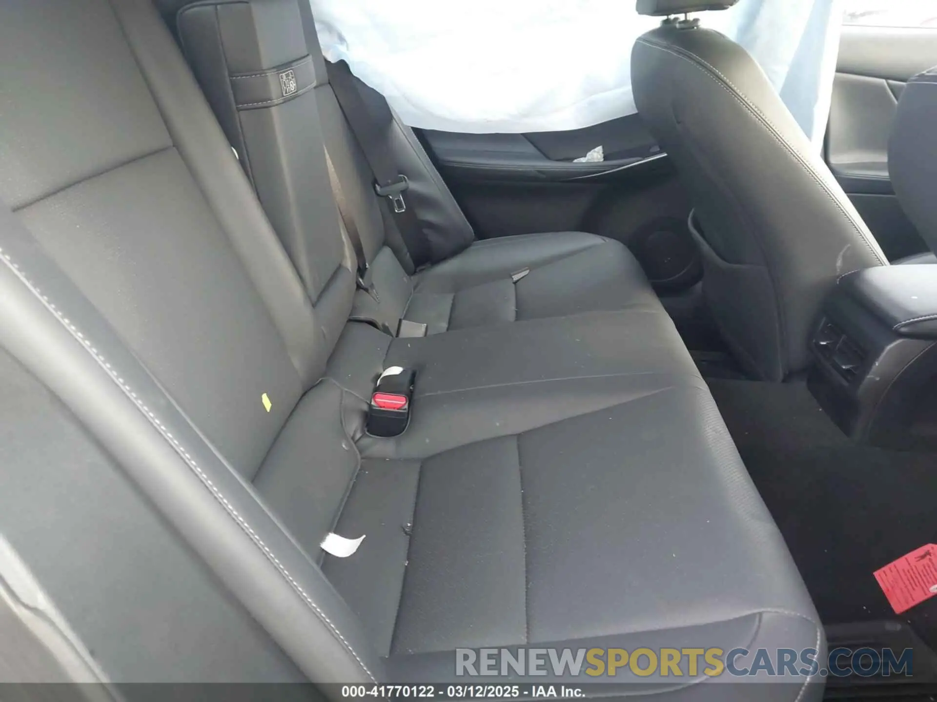 8 fotografías del automóvil dañado JTHBZ1E24R5035556 LEXUS IS 350 2024