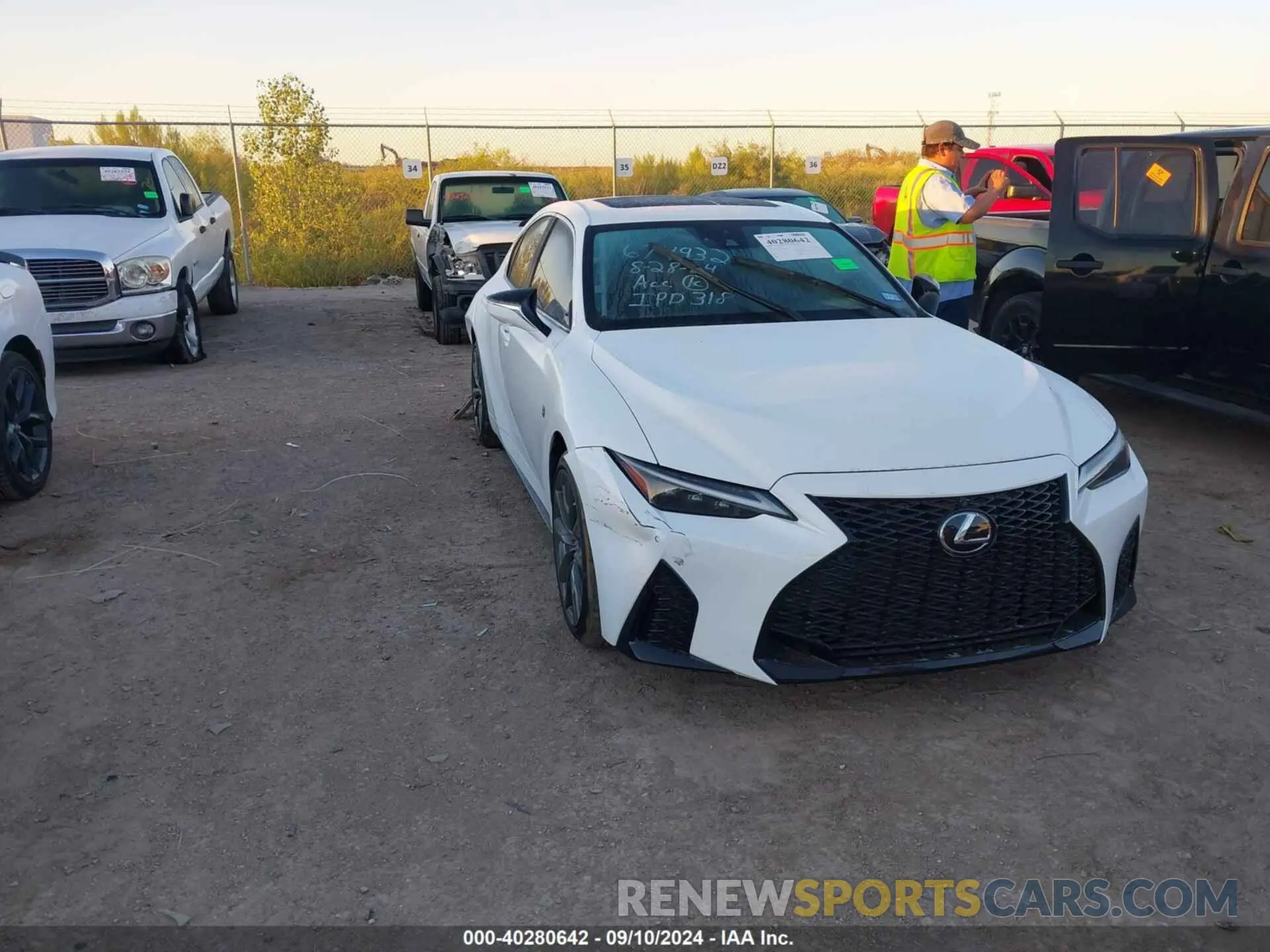 1 fotografías del automóvil dañado JTHGZ1B20R5077071 LEXUS IS 350 2024