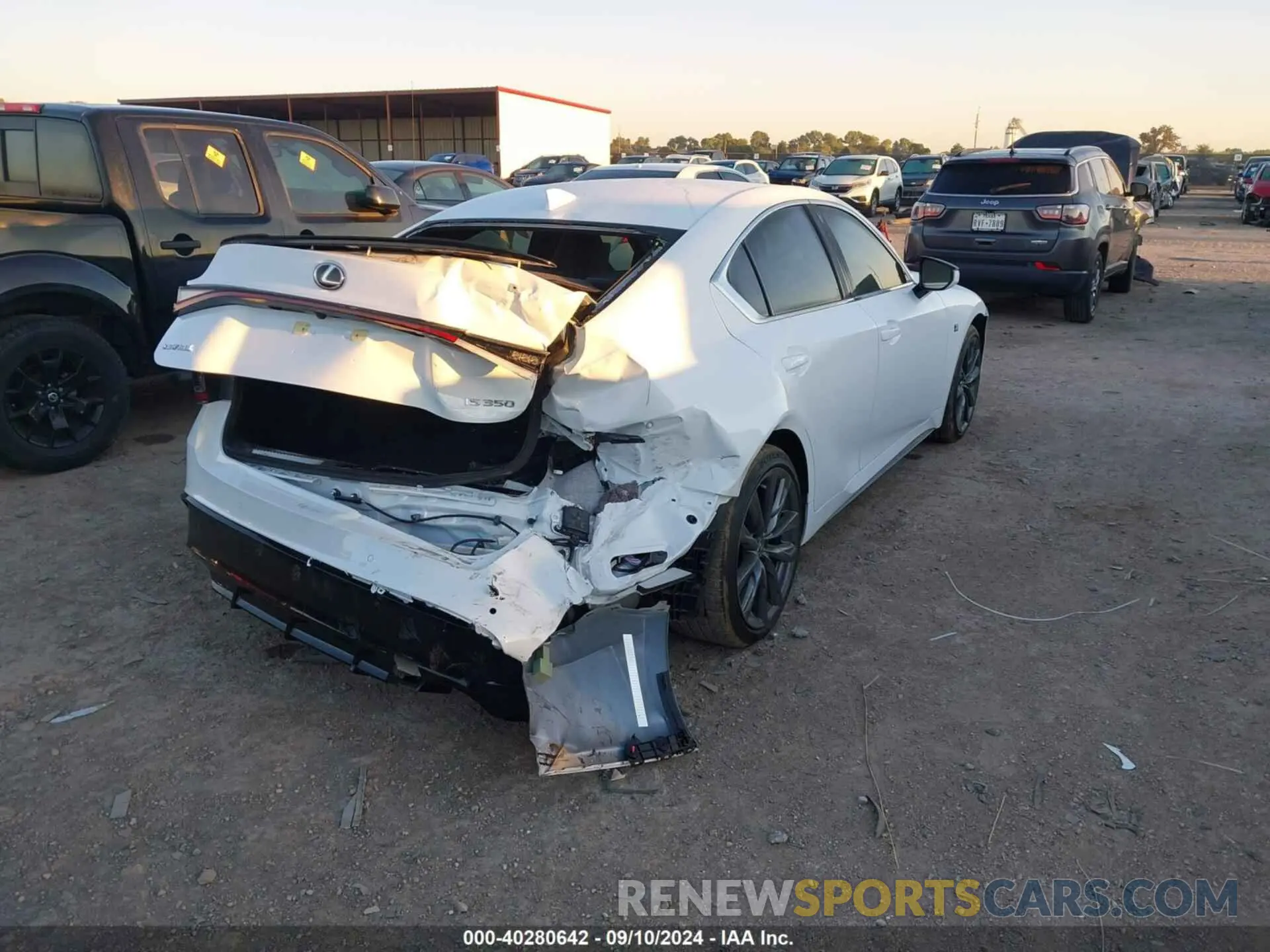 4 fotografías del automóvil dañado JTHGZ1B20R5077071 LEXUS IS 350 2024