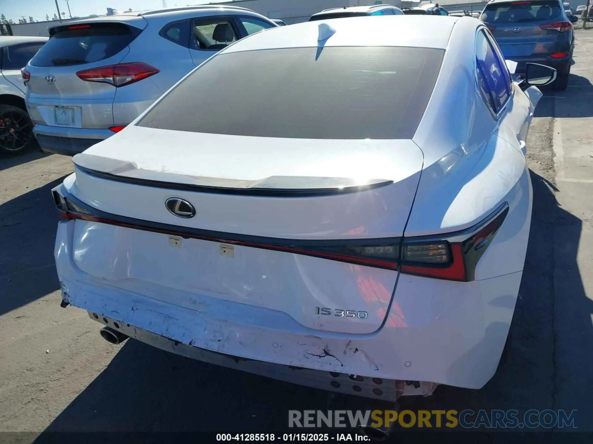 17 fotografías del automóvil dañado JTHGZ1B21R5073952 LEXUS IS 350 2024