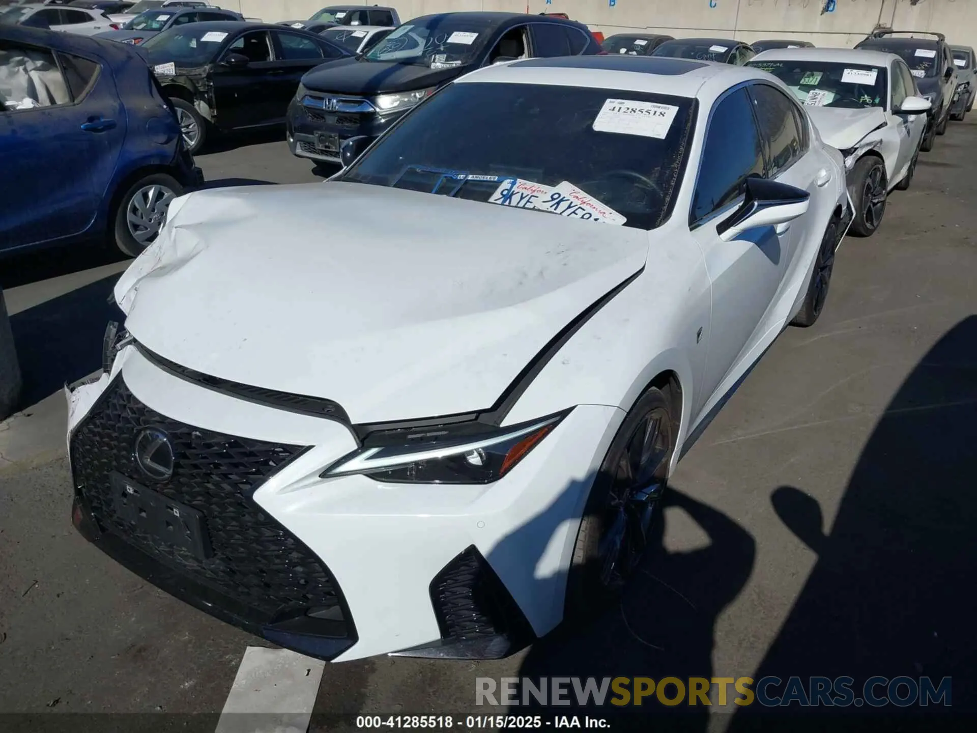 2 fotografías del automóvil dañado JTHGZ1B21R5073952 LEXUS IS 350 2024