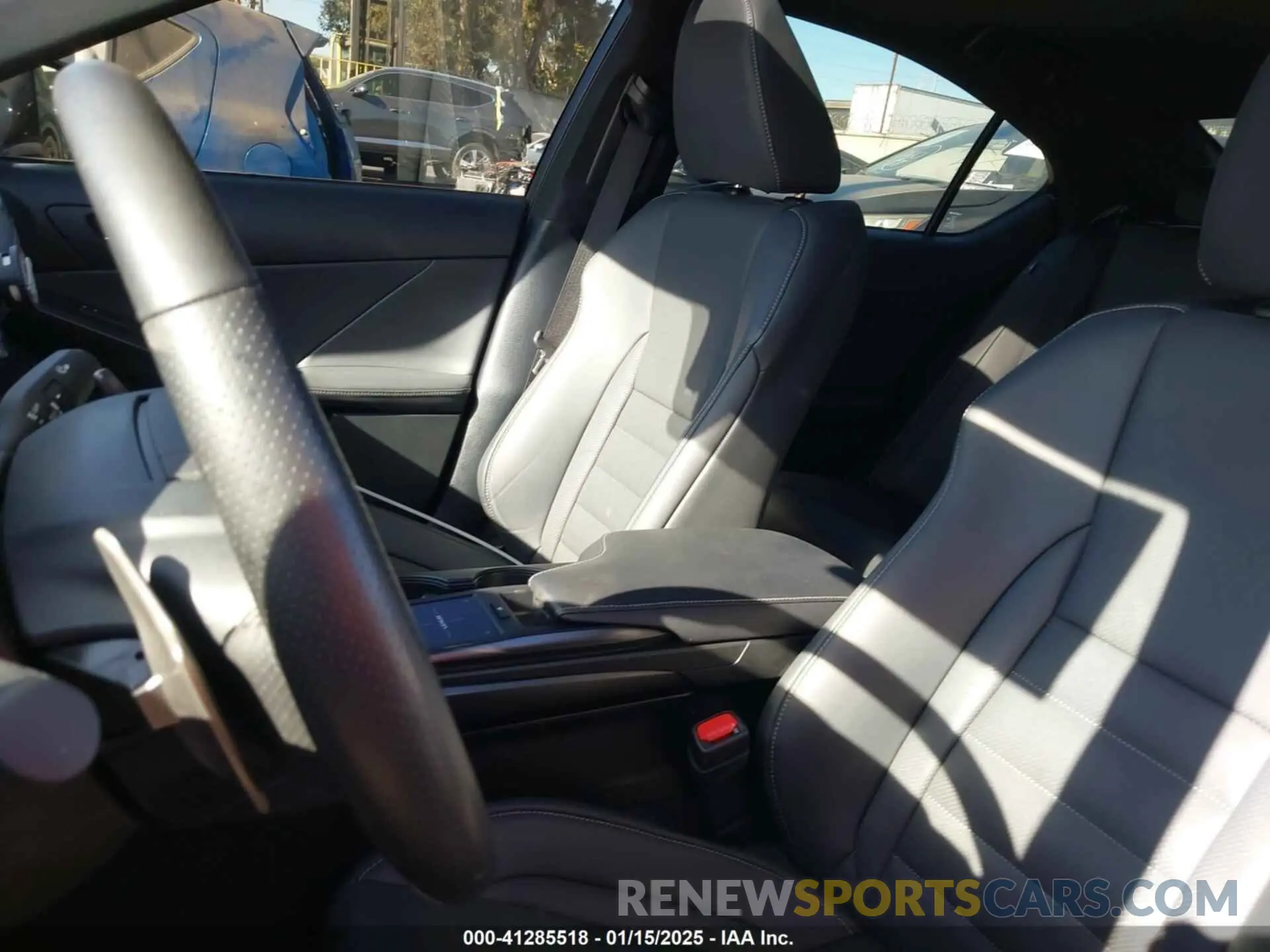 21 fotografías del automóvil dañado JTHGZ1B21R5073952 LEXUS IS 350 2024