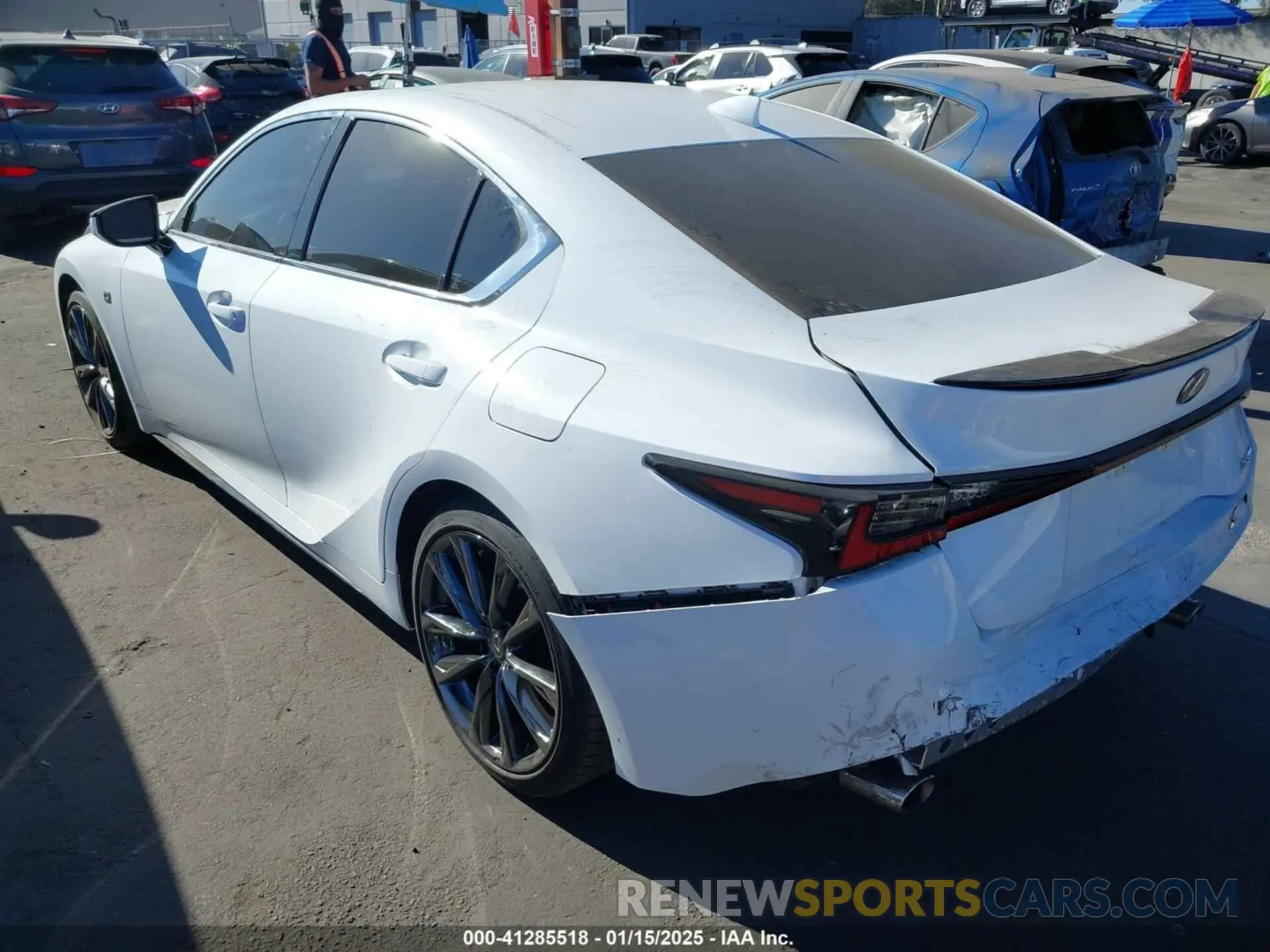 3 fotografías del automóvil dañado JTHGZ1B21R5073952 LEXUS IS 350 2024