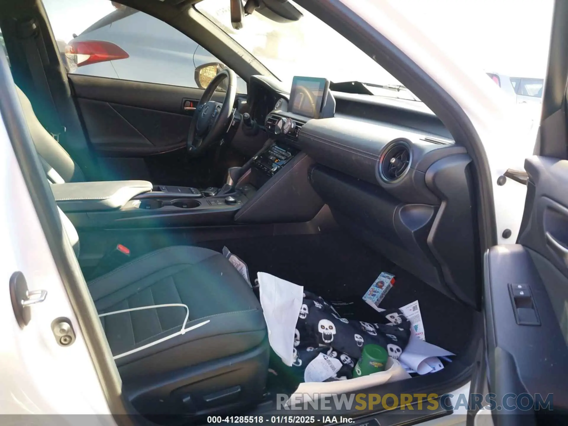 5 fotografías del automóvil dañado JTHGZ1B21R5073952 LEXUS IS 350 2024