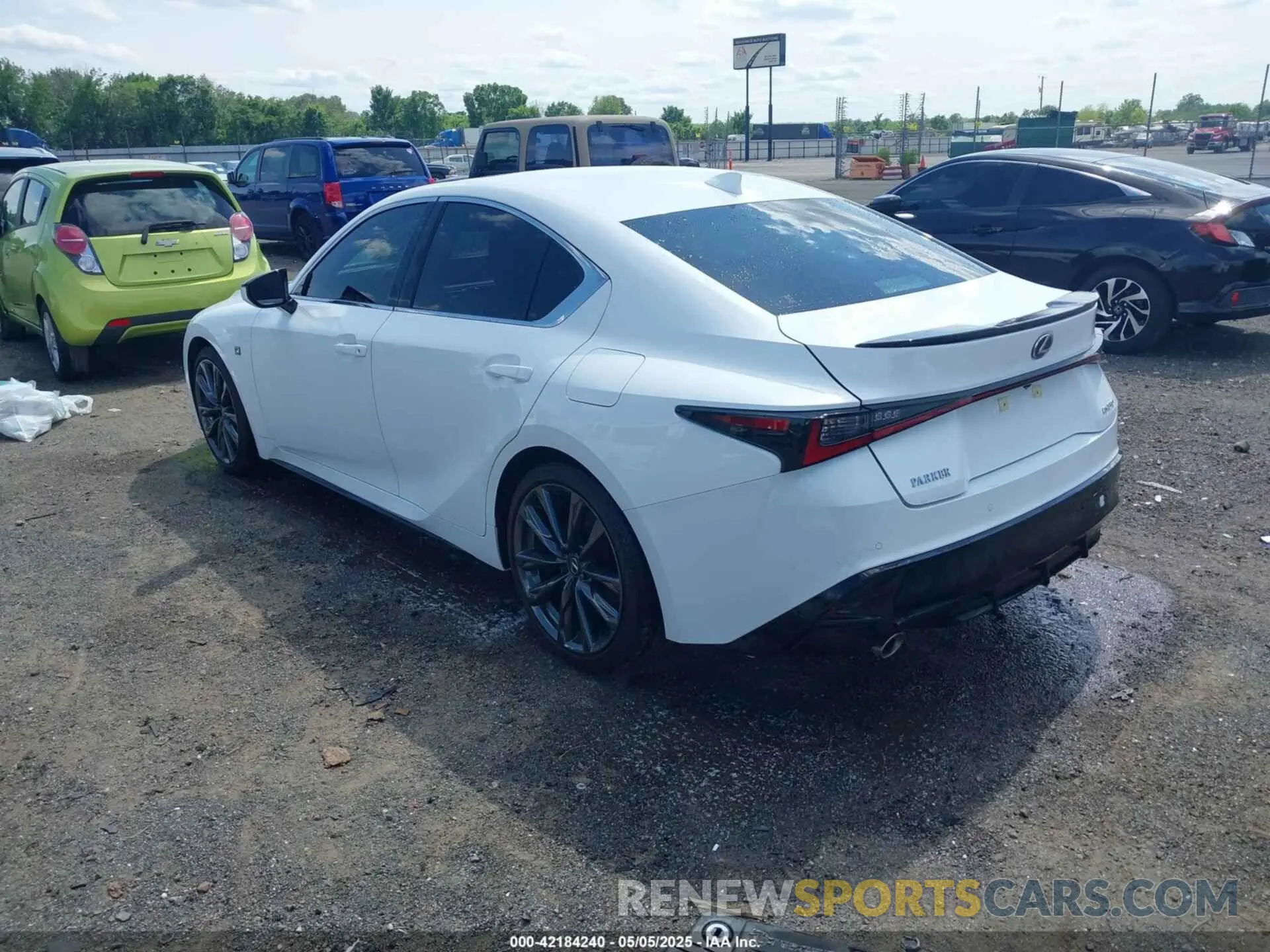 3 fotografías del automóvil dañado JTHGZ1B21R5078519 LEXUS IS 350 2024