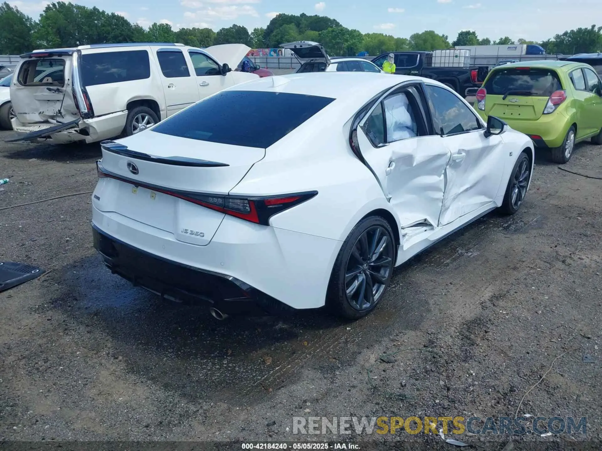 4 fotografías del automóvil dañado JTHGZ1B21R5078519 LEXUS IS 350 2024