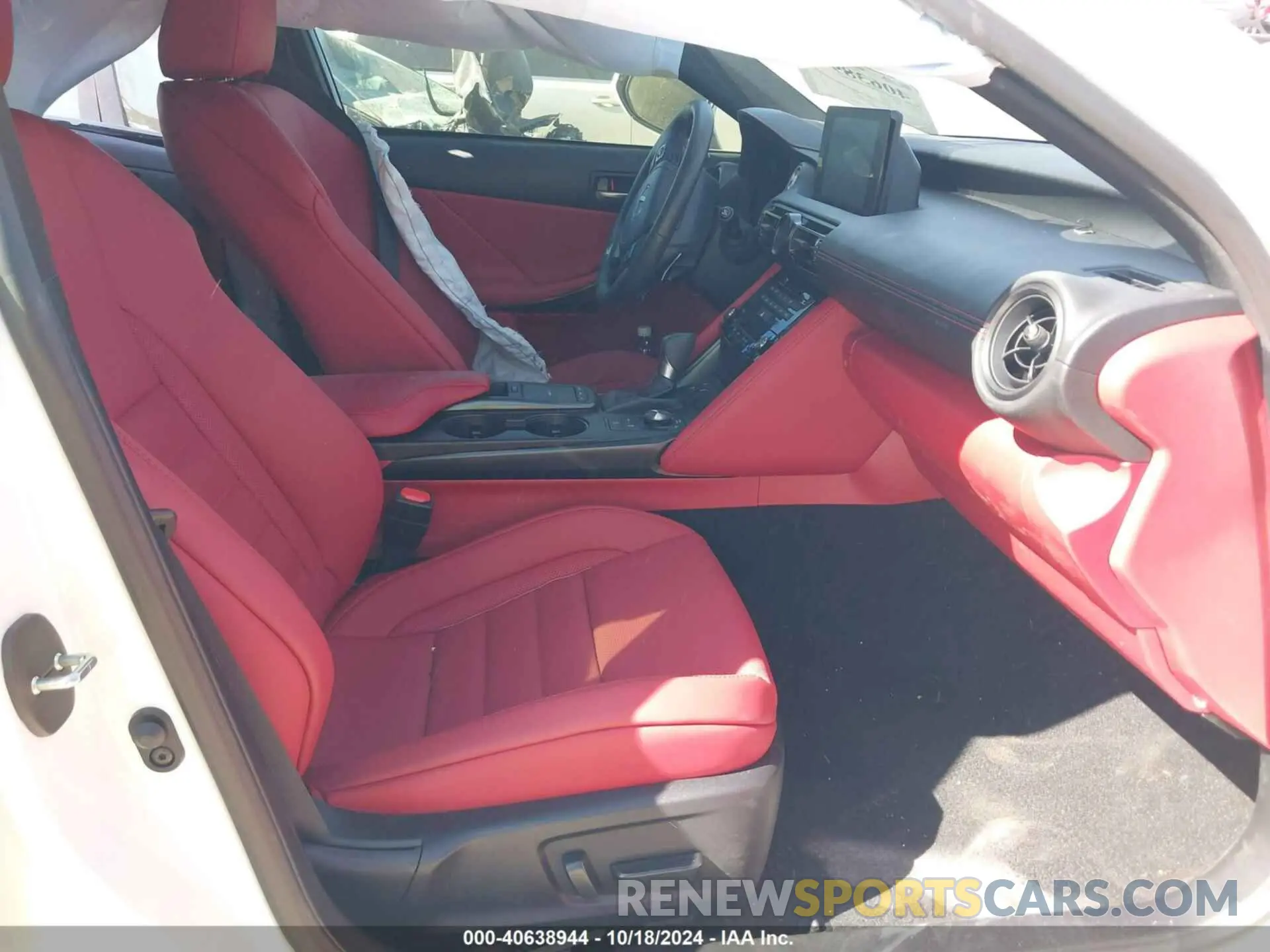 5 fotografías del automóvil dañado JTHGZ1B21R5078858 LEXUS IS 350 2024