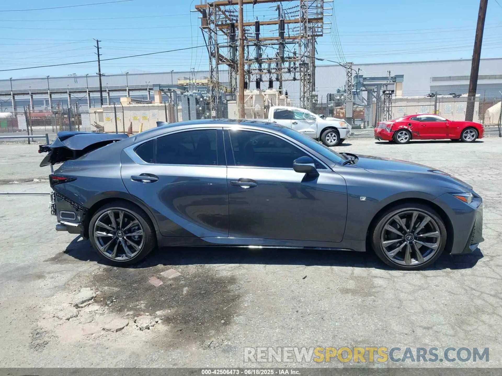 14 fotografías del automóvil dañado JTHGZ1B21R5082151 LEXUS IS 350 2024