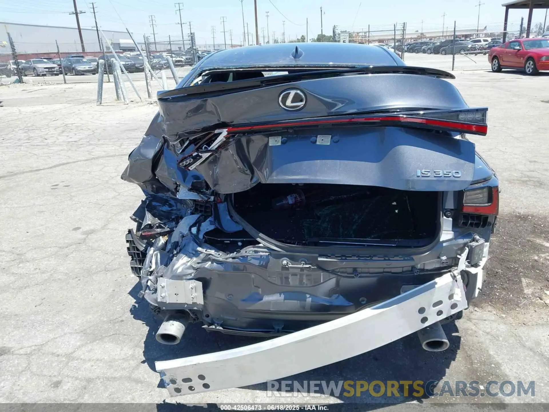 17 fotografías del automóvil dañado JTHGZ1B21R5082151 LEXUS IS 350 2024