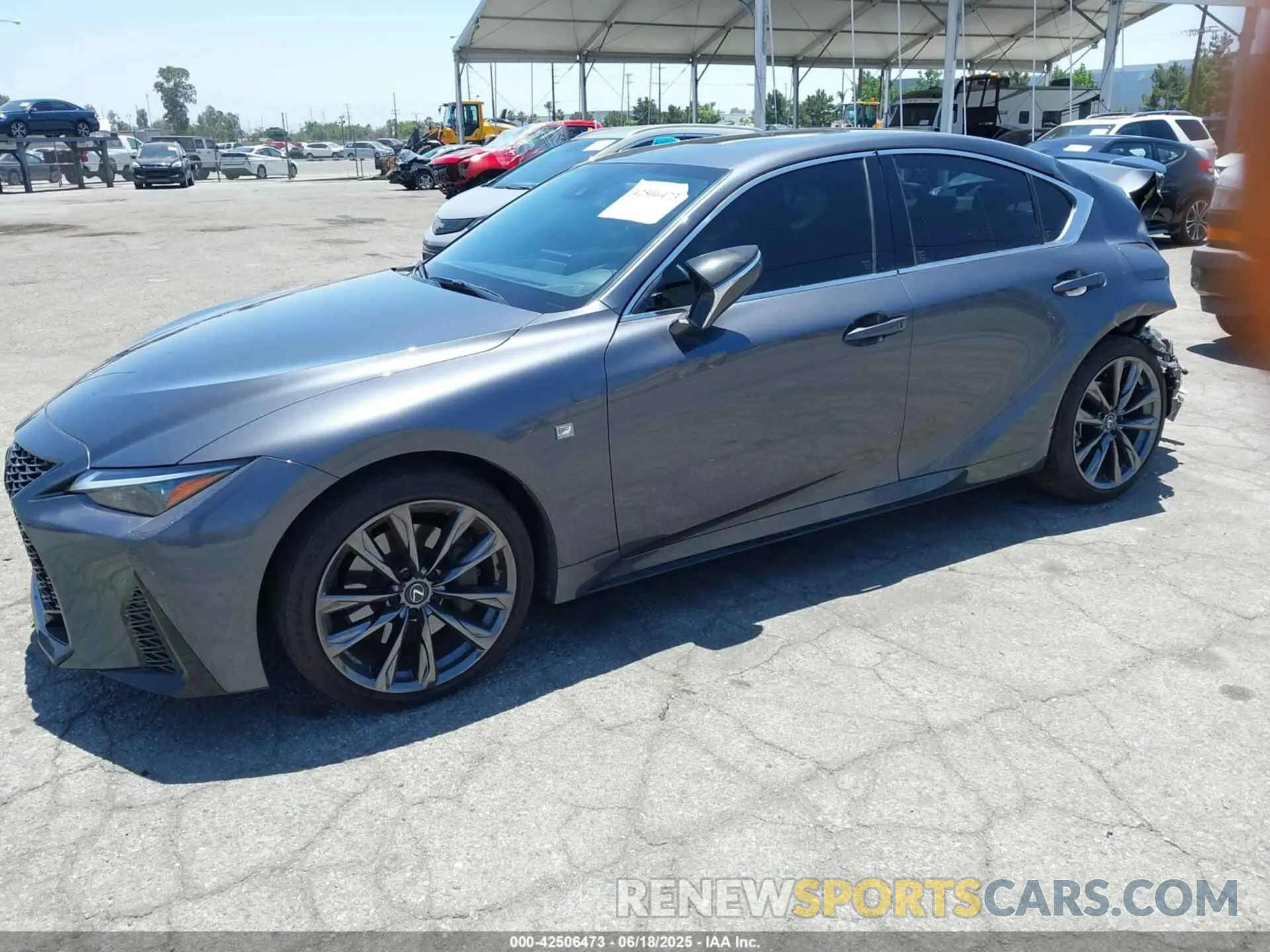 2 fotografías del automóvil dañado JTHGZ1B21R5082151 LEXUS IS 350 2024