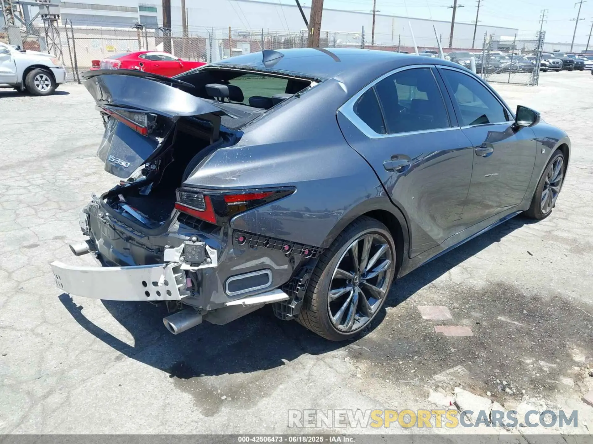4 fotografías del automóvil dañado JTHGZ1B21R5082151 LEXUS IS 350 2024