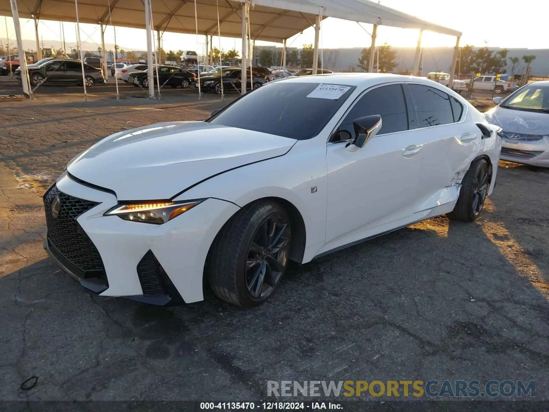 2 fotografías del automóvil dañado JTHGZ1B23R5072737 LEXUS IS 350 2024