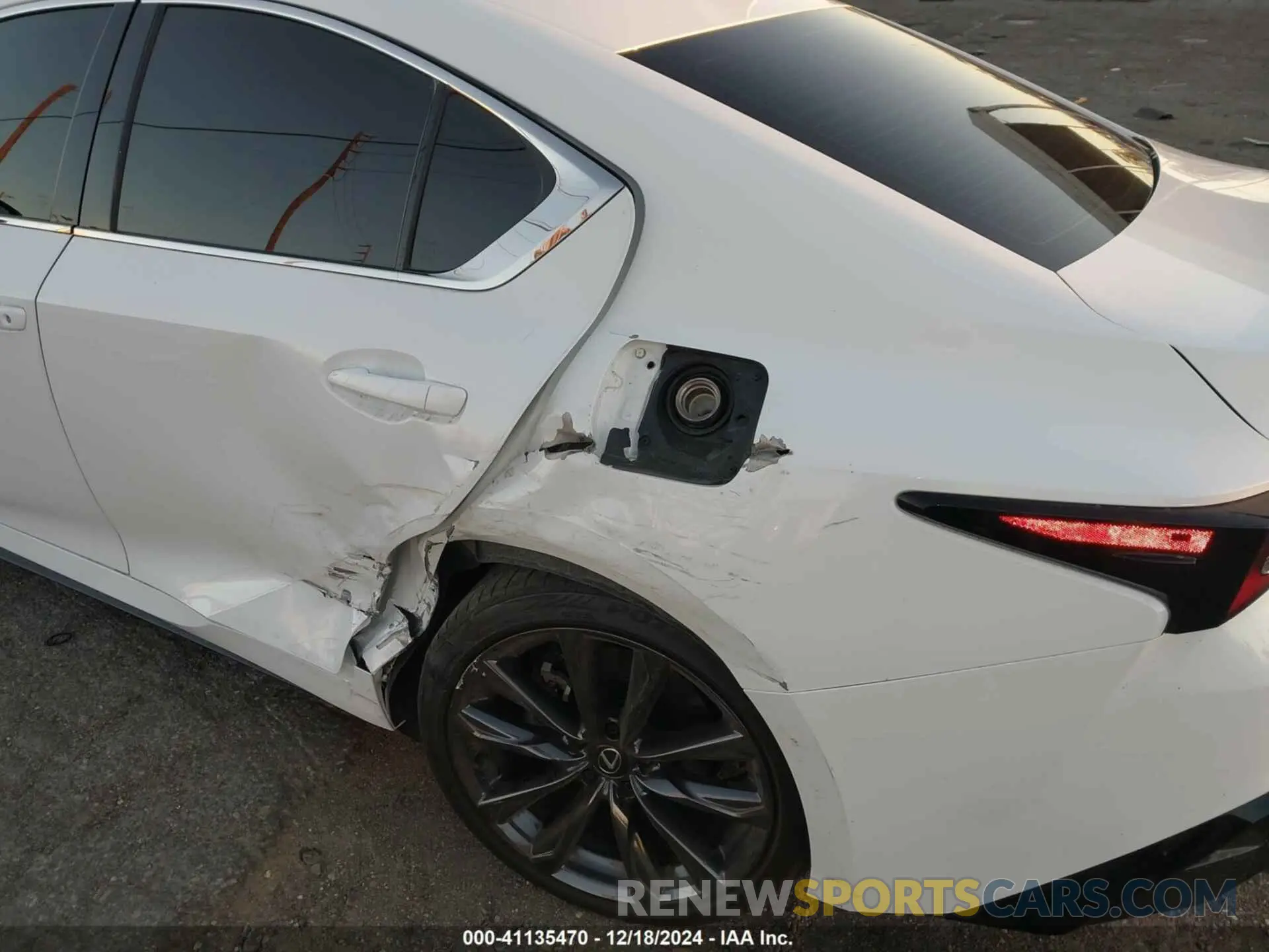 6 fotografías del automóvil dañado JTHGZ1B23R5072737 LEXUS IS 350 2024